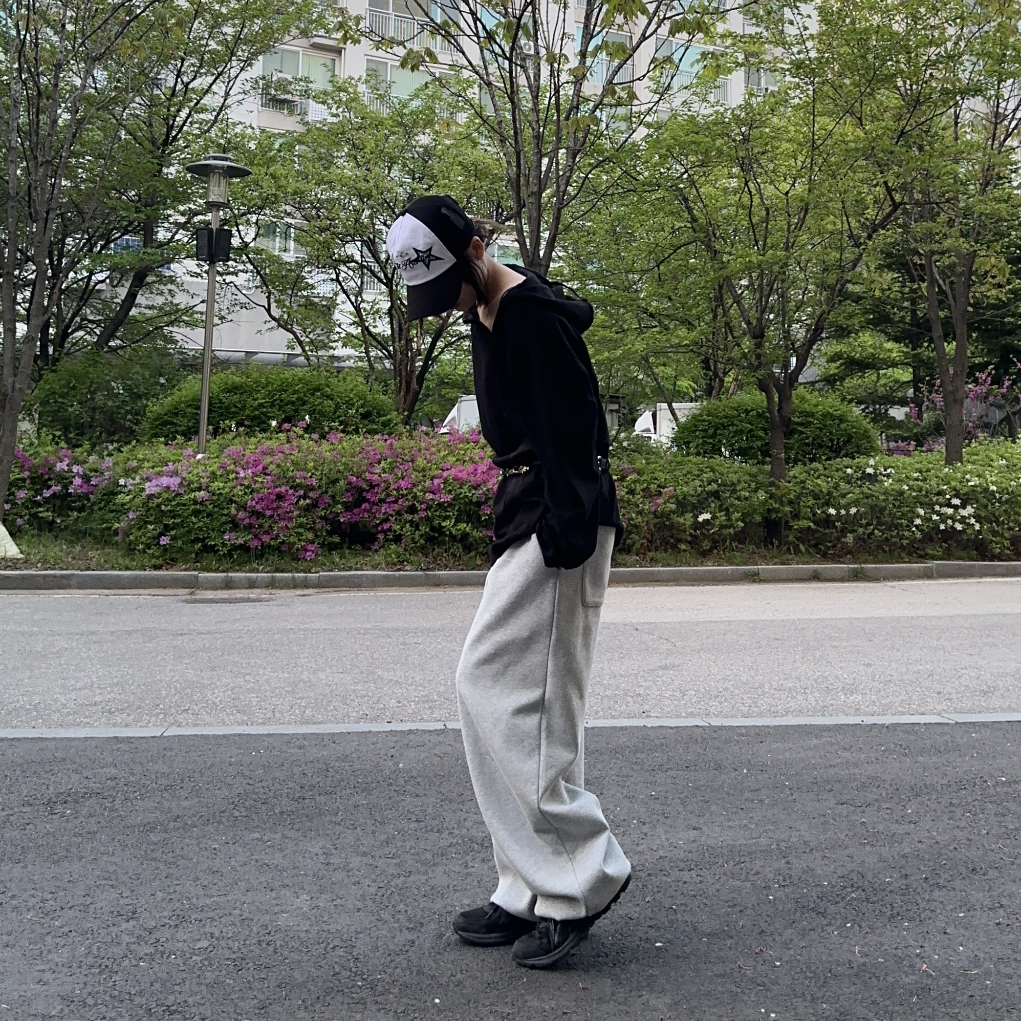 Asics Jog 100 2 Black, Uniqlo C Sweat Wide Pants Gray - KR 착용 스타일 - 6