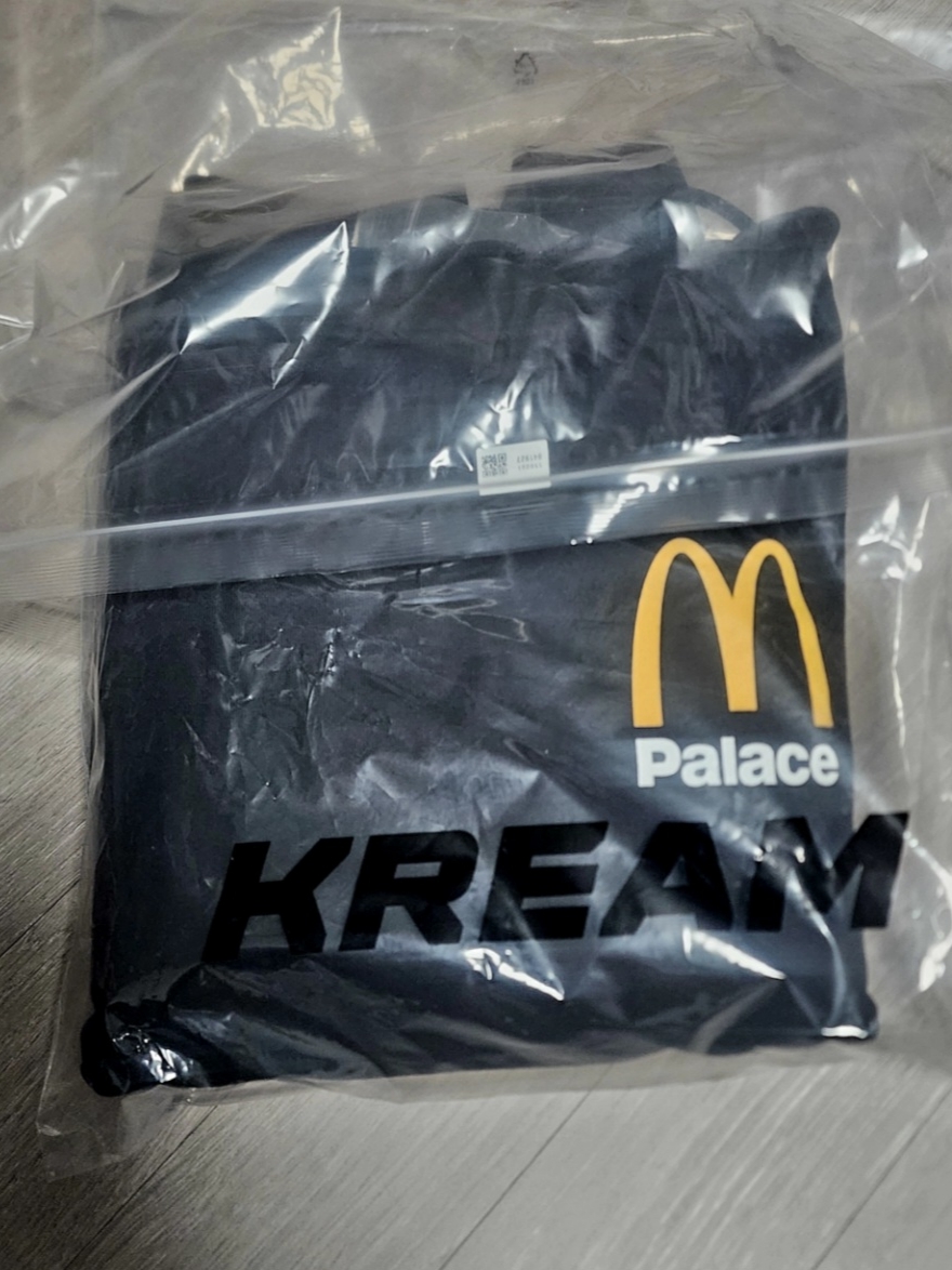 Palace x McDonald's Logo Hood Black - 23FW 착용 스타일