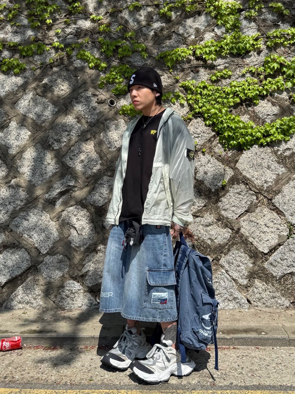 SPORT CHAMBER SC Sporty Rucksack Navy, (W) Balenciaga Cargo Sneakers White Grey 착용 스타일 - 1