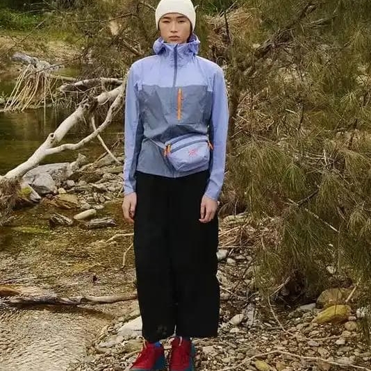 (W) Arc'teryx x Beams Boy Squamish Hoody Twilight Trail 착용 스타일 - 2