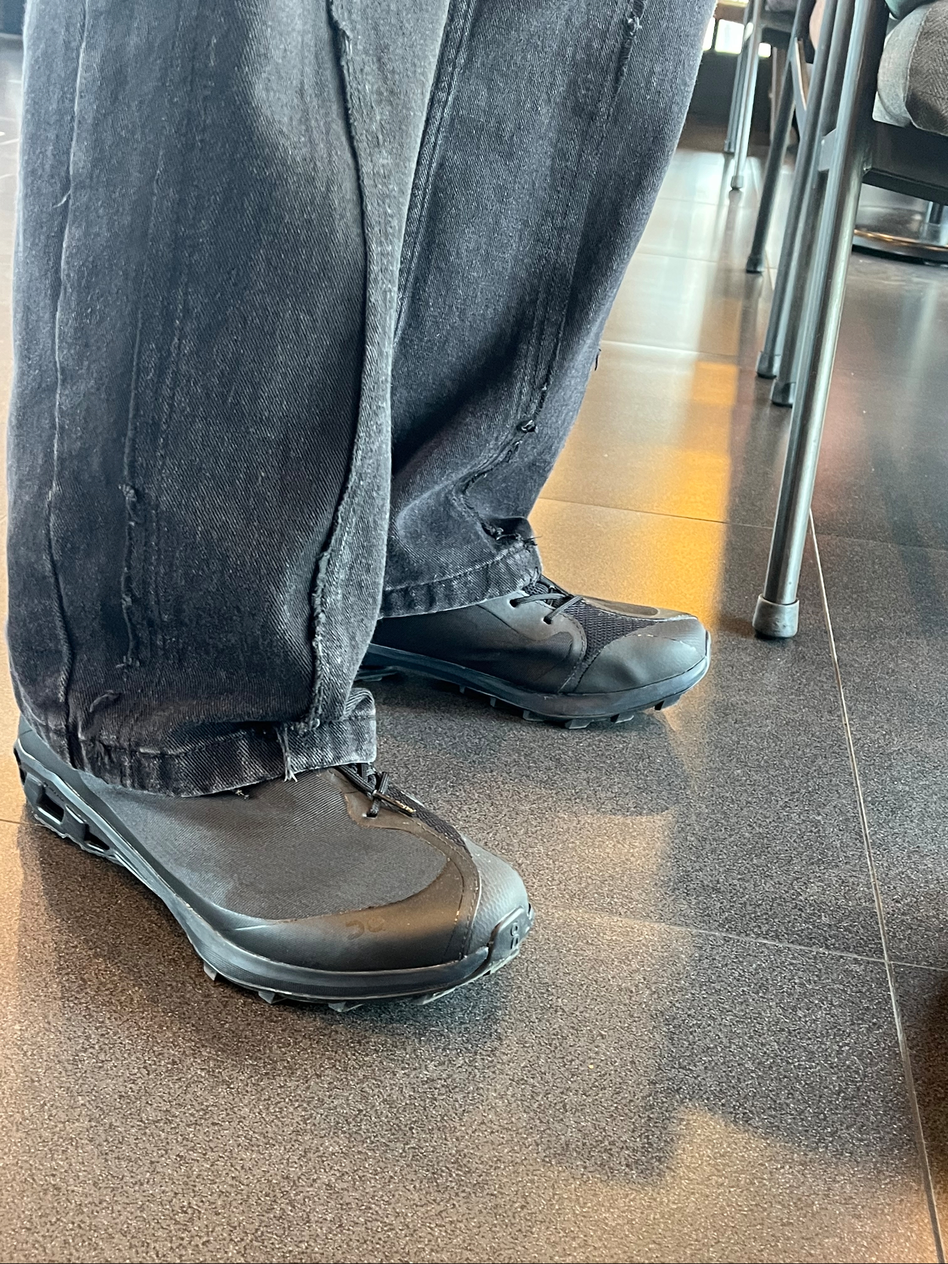 On Running x Post Archive Faction (Paf) Cloudventure Peak All Black, Andersson Bell Timothy Panel Wide Jeans Blue Black 착용 스타일 - 1