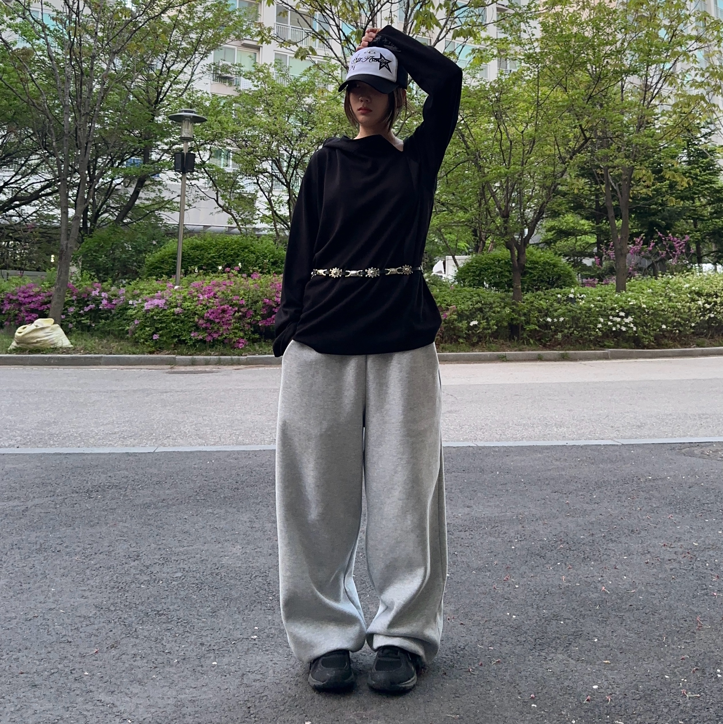 Asics Jog 100 2 Black, Uniqlo C Sweat Wide Pants Gray - KR 착용 스타일 - 4