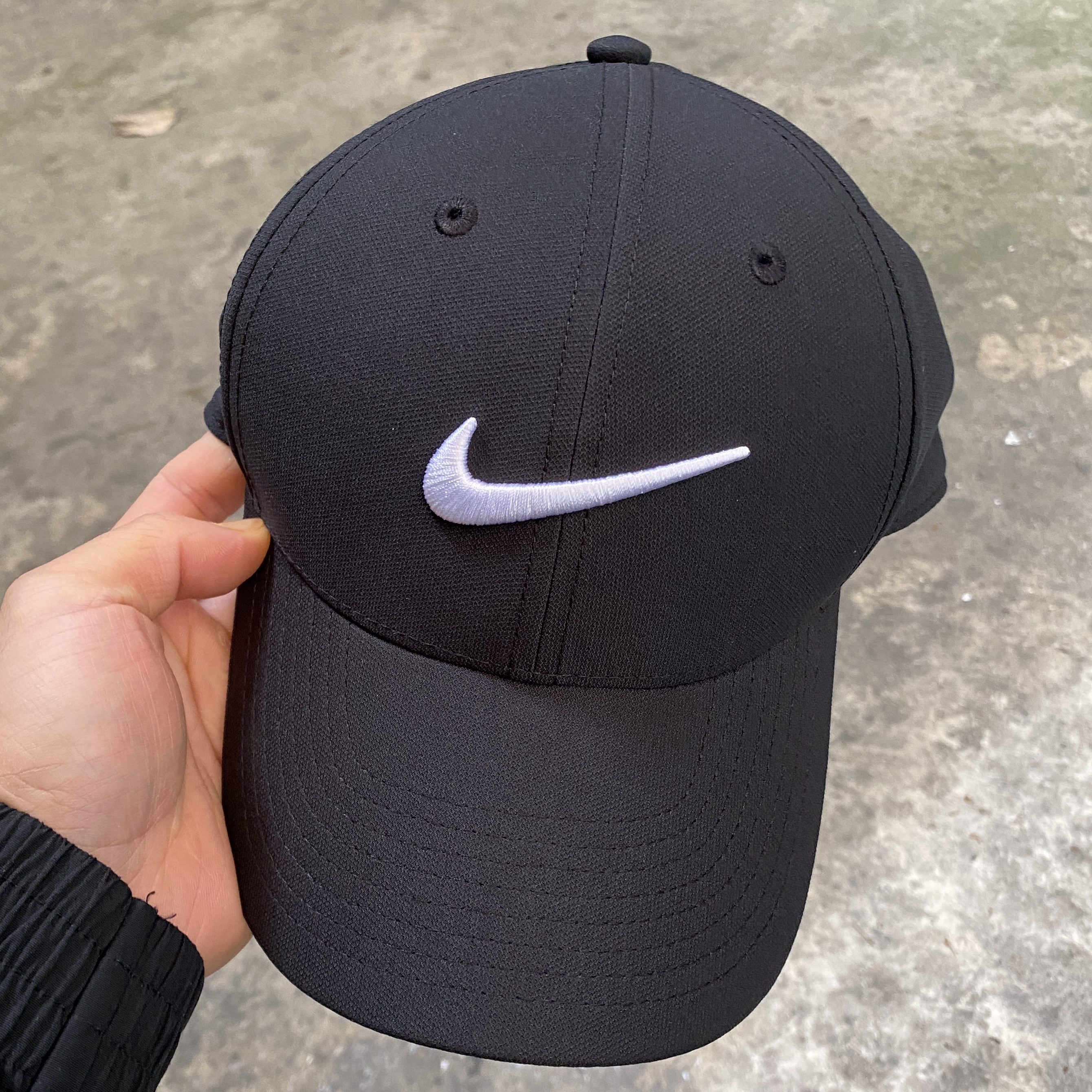 Nike Dri-Fit Club Structured Swoosh Cap Black 착용 스타일