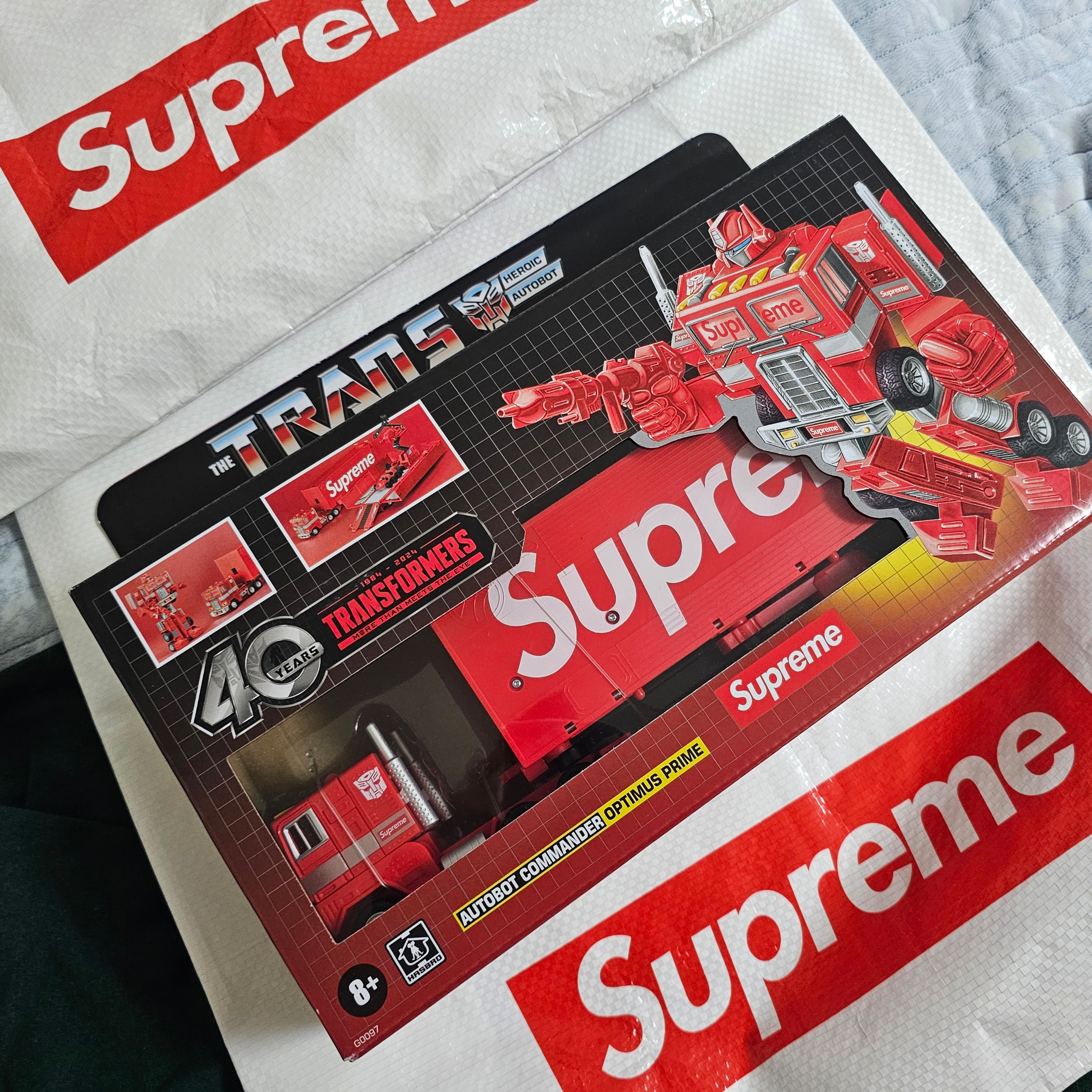 Supreme x Transformers G1 Optimus Prime Figure Red - 25SS (Korean Ver.) 착용 스타일