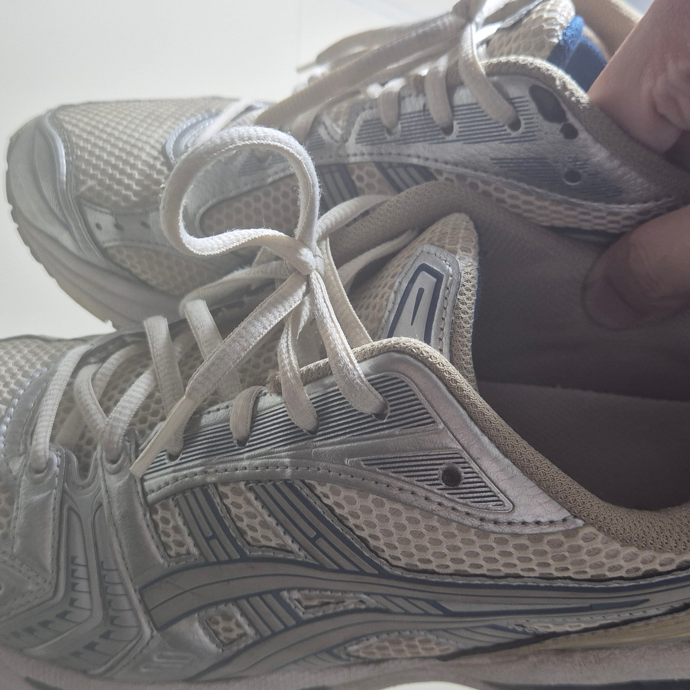 Asics Gel-Kayano 14 Cream Pure Silver 착용 스타일