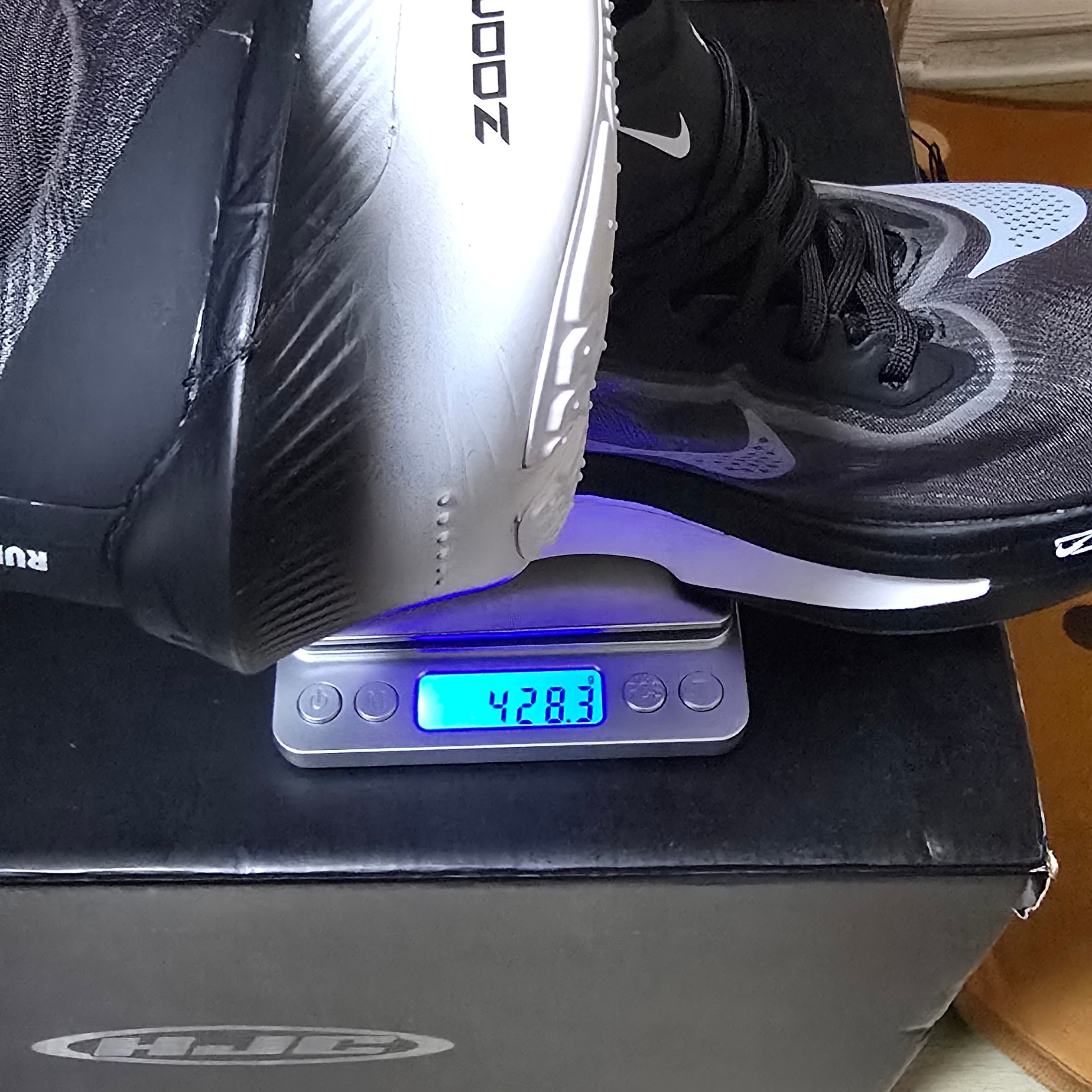 Nike Zoom Fly 6 Black Light Smoke Grey 착용 스타일