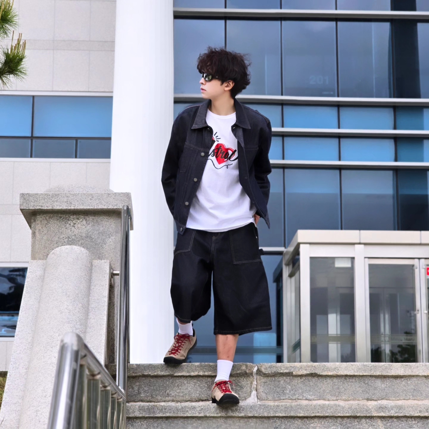 Keen Jasper Suede Sneakers Silver Mink 착용 스타일 - 2