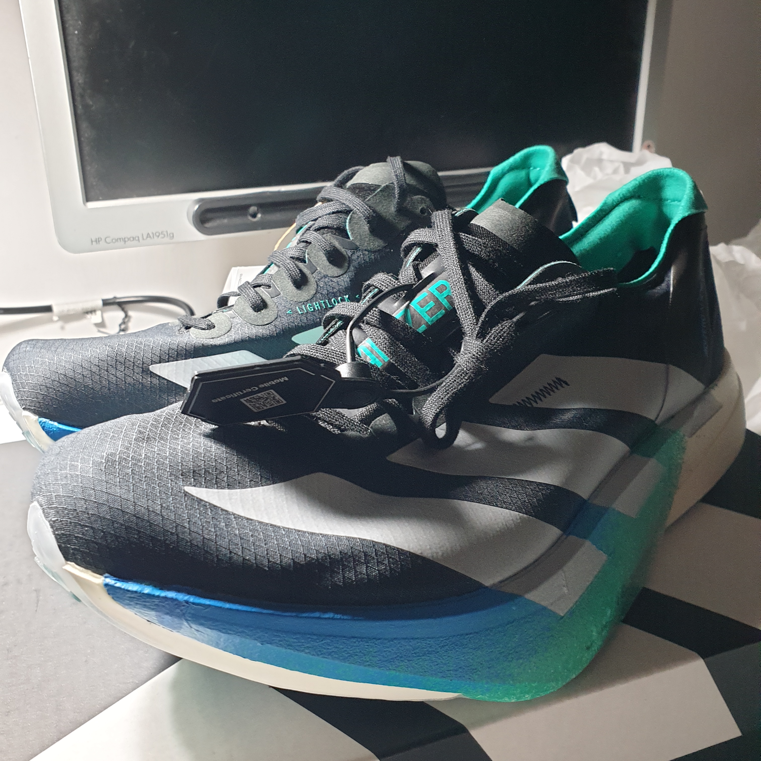 Adidas Adizero Adios Pro 4 Core Black Glory Green 착용 스타일 - 3