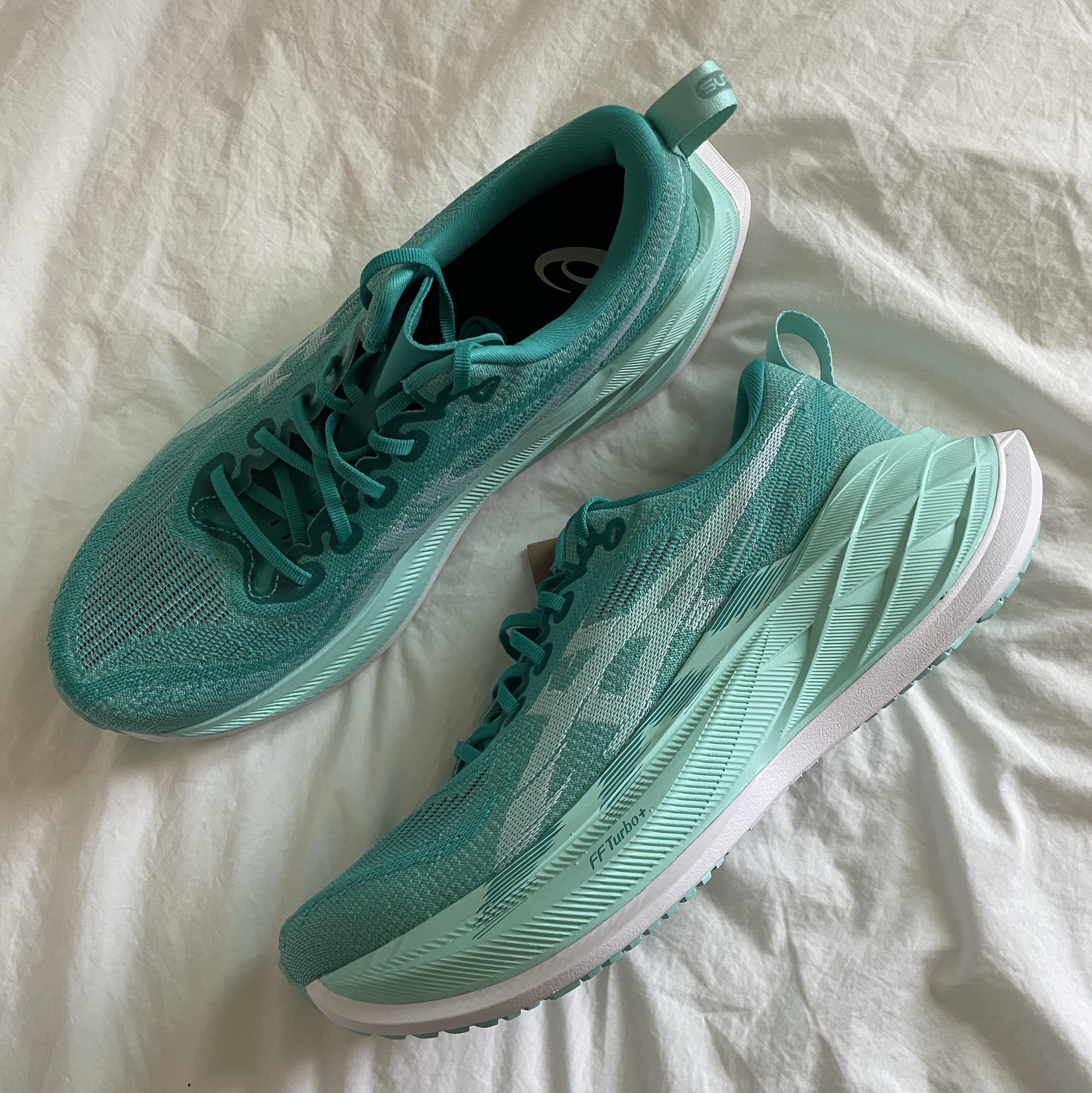 Asics Superblast 2 Wave Teal Illuminate Mint 착용 스타일