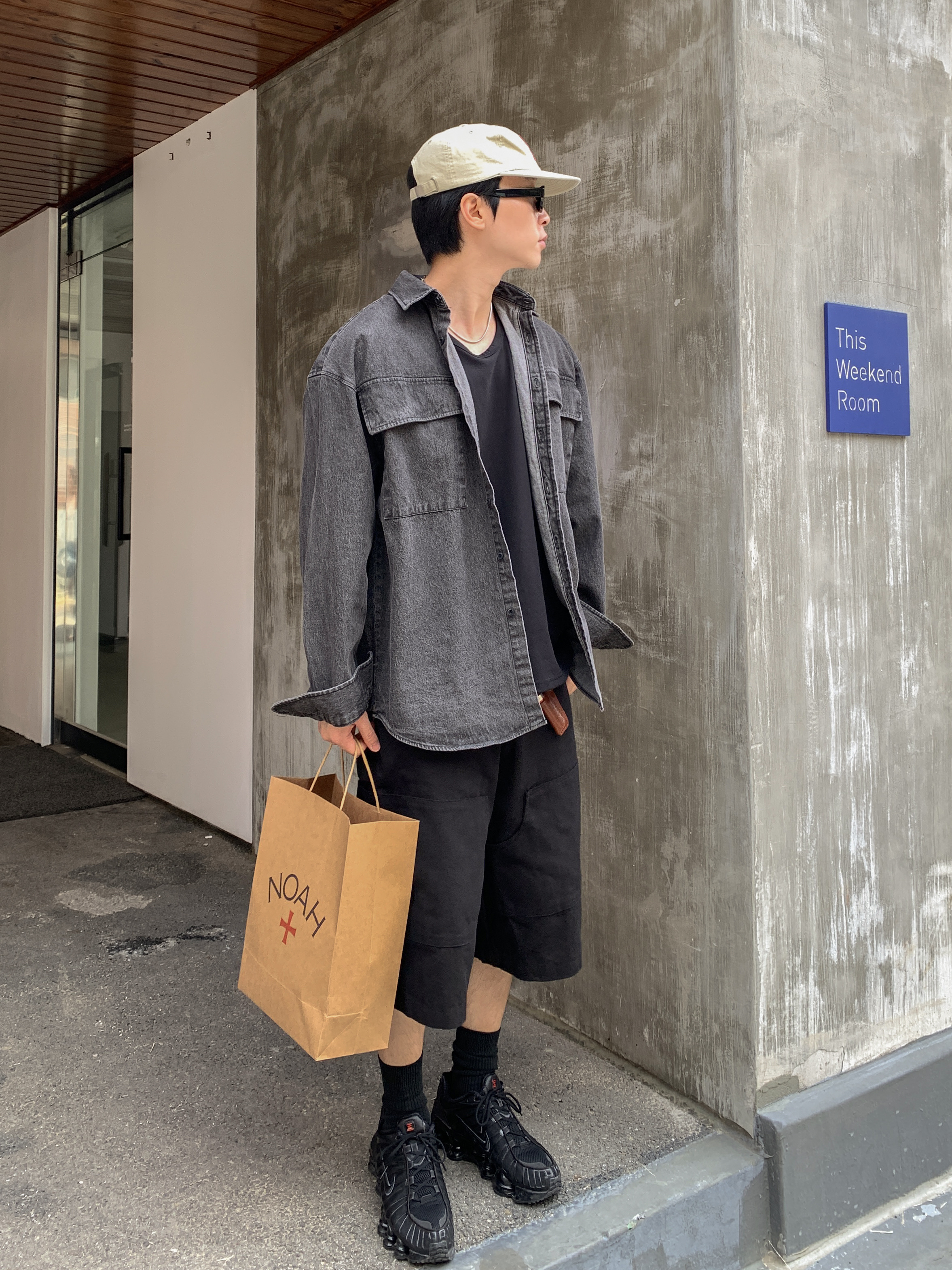 (W) Nike Shox TL Black and Max Orange, Hello Sunrise H Logo Cotton Relaxed Fit 6Panel Cap Beige 착용 스타일 - 2