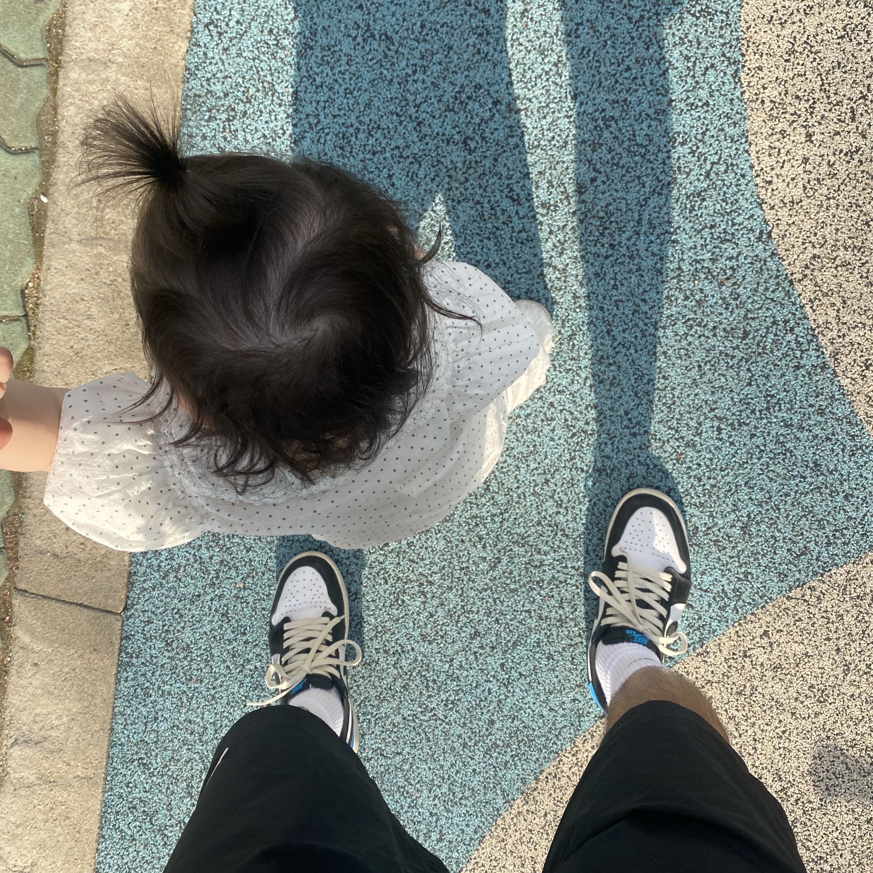 Jordan 1 Retro Low OG Black and Dark Powder Blue 착용 스타일