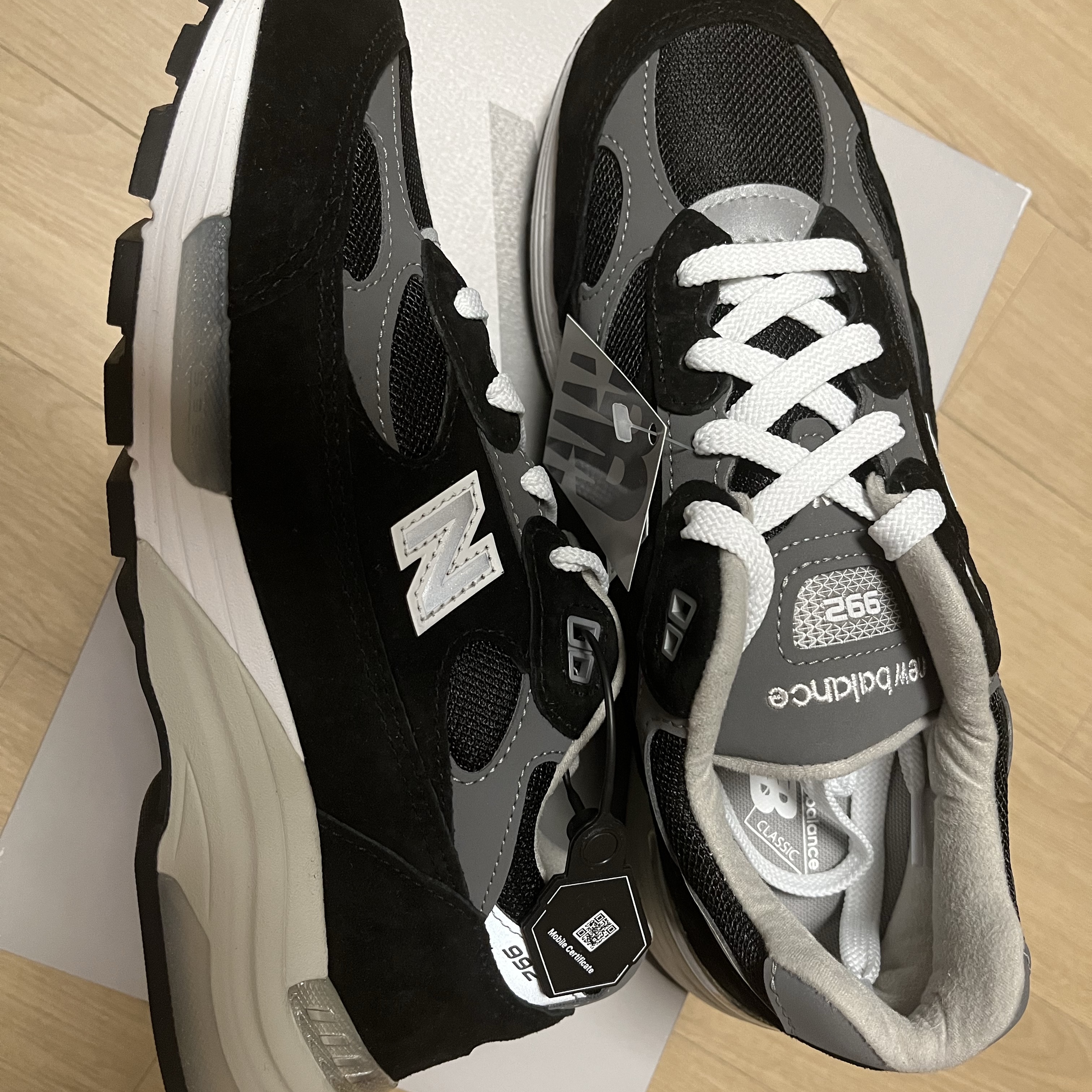 New Balance 992 Made in USA Core Black Grey 착용 스타일