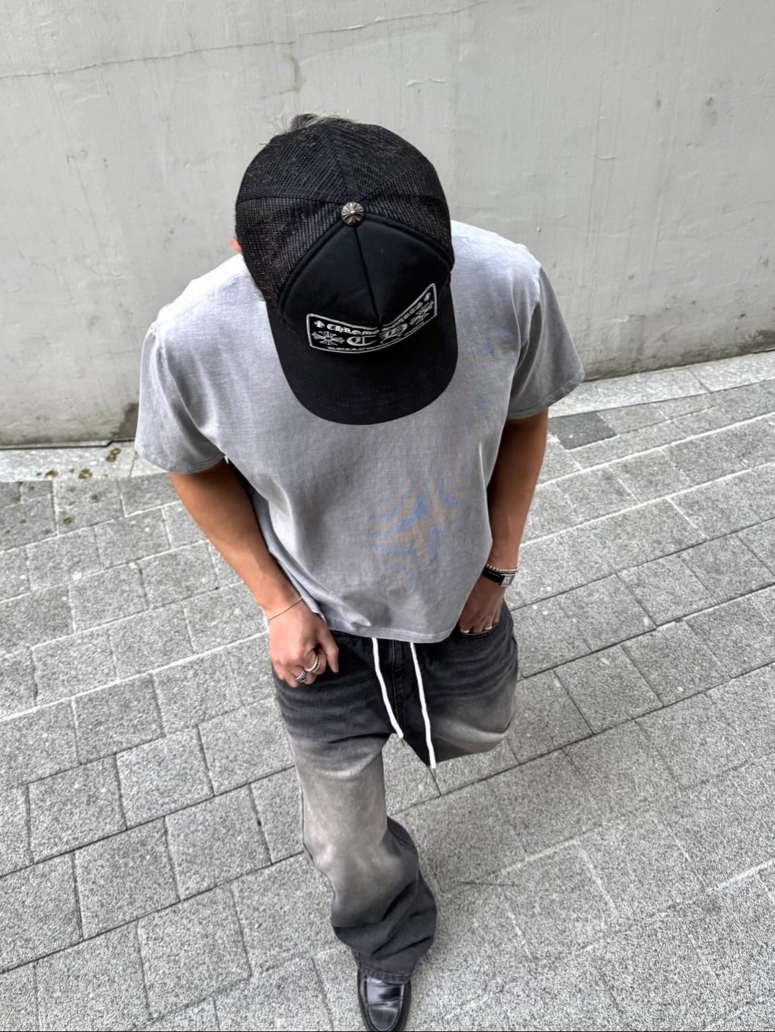 Chrome Hearts CH Hollywood Trucker Hat Black, Chrome Hearts Pills III Shiny Silver Black Plastic 착용 스타일 - 6