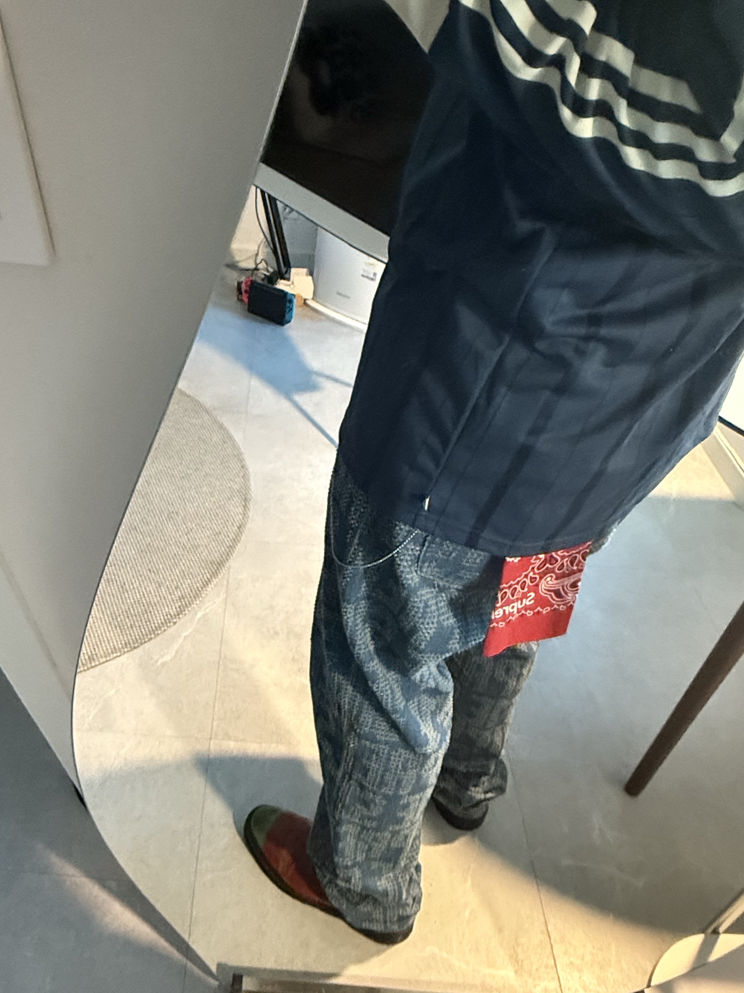 Adidas Originals Grapic MRC Long Sleeve Jersey Crew Navy - KR Sizing, Supreme Needle Punch Regular Jean Washed Blue - 23FW 착용 스타일 - 3