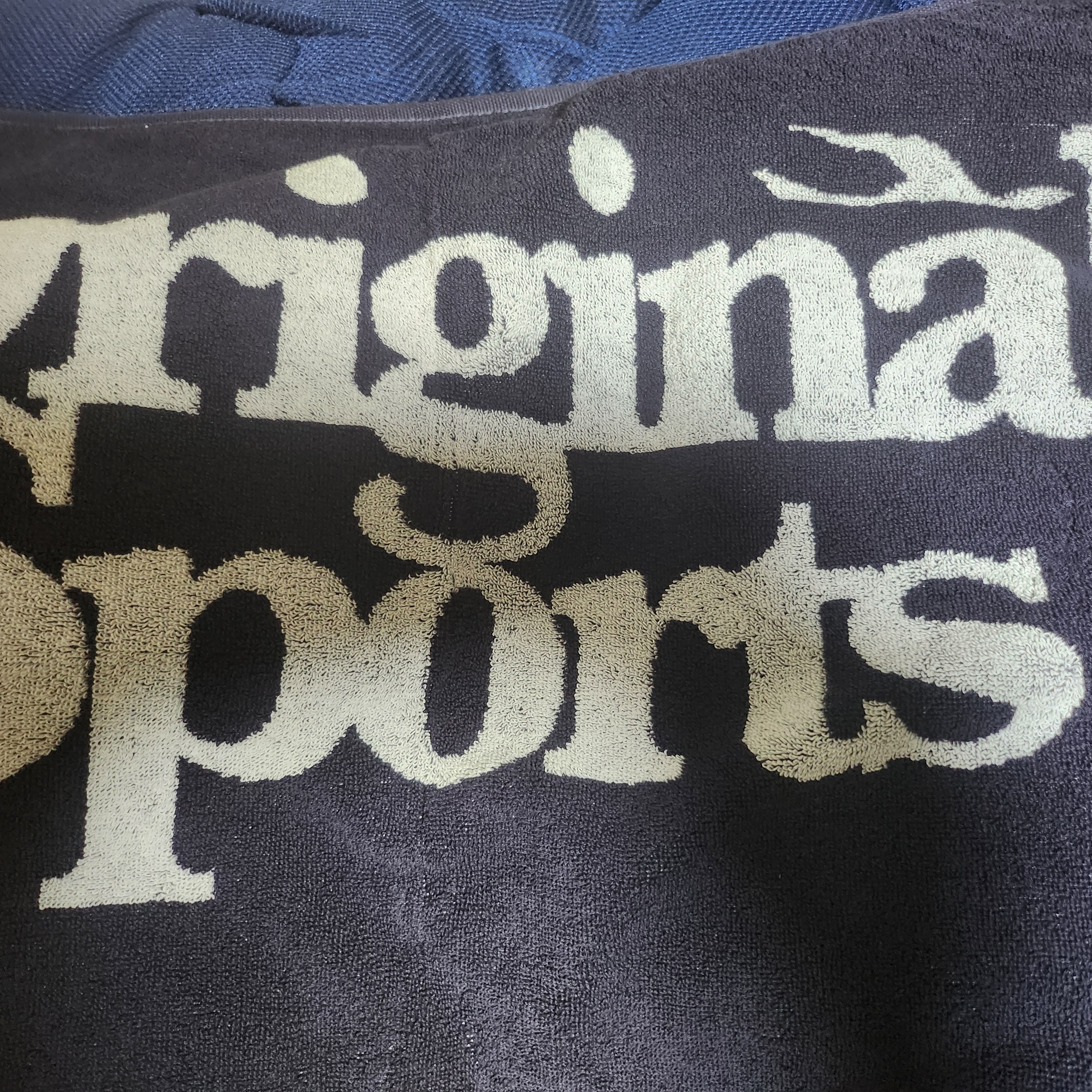 PRO-SPECS Sports Towel Navy 착용 스타일