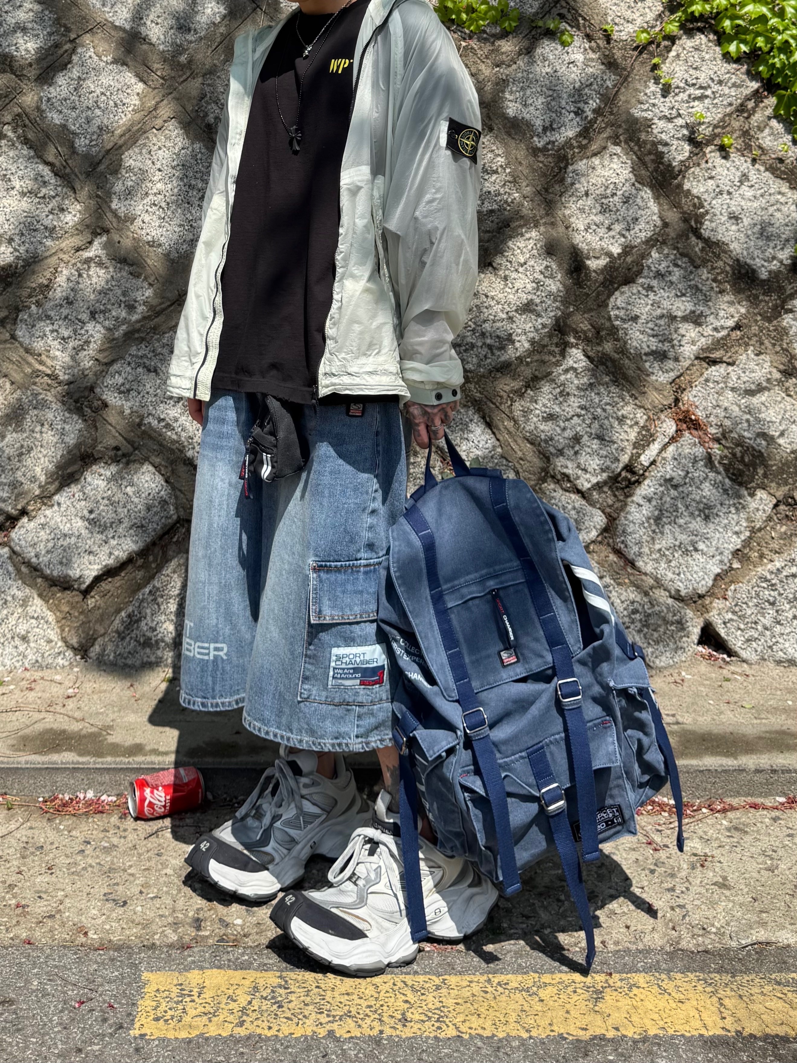 발렌시아가 카고 스니커즈 화이트 그레이, 스포츠챔버 SC 스포티 럭색 네이비 착용 스타일 - 7