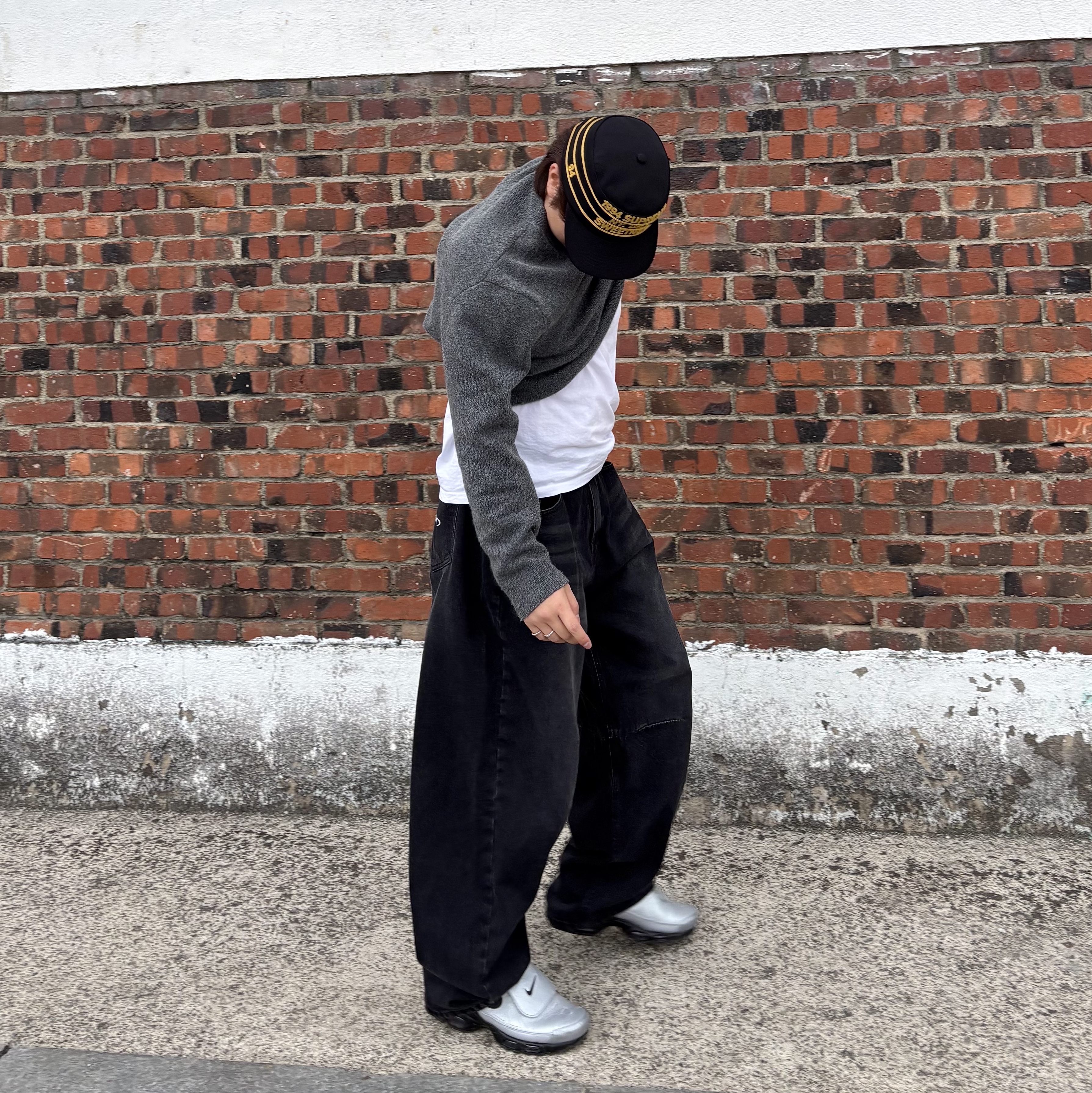 Supreme Pro Bowl Pillbox Hat Black - 24SS, Nike Air Max Plus TNPO Wolf Grey and Black 착용 스타일 - 6