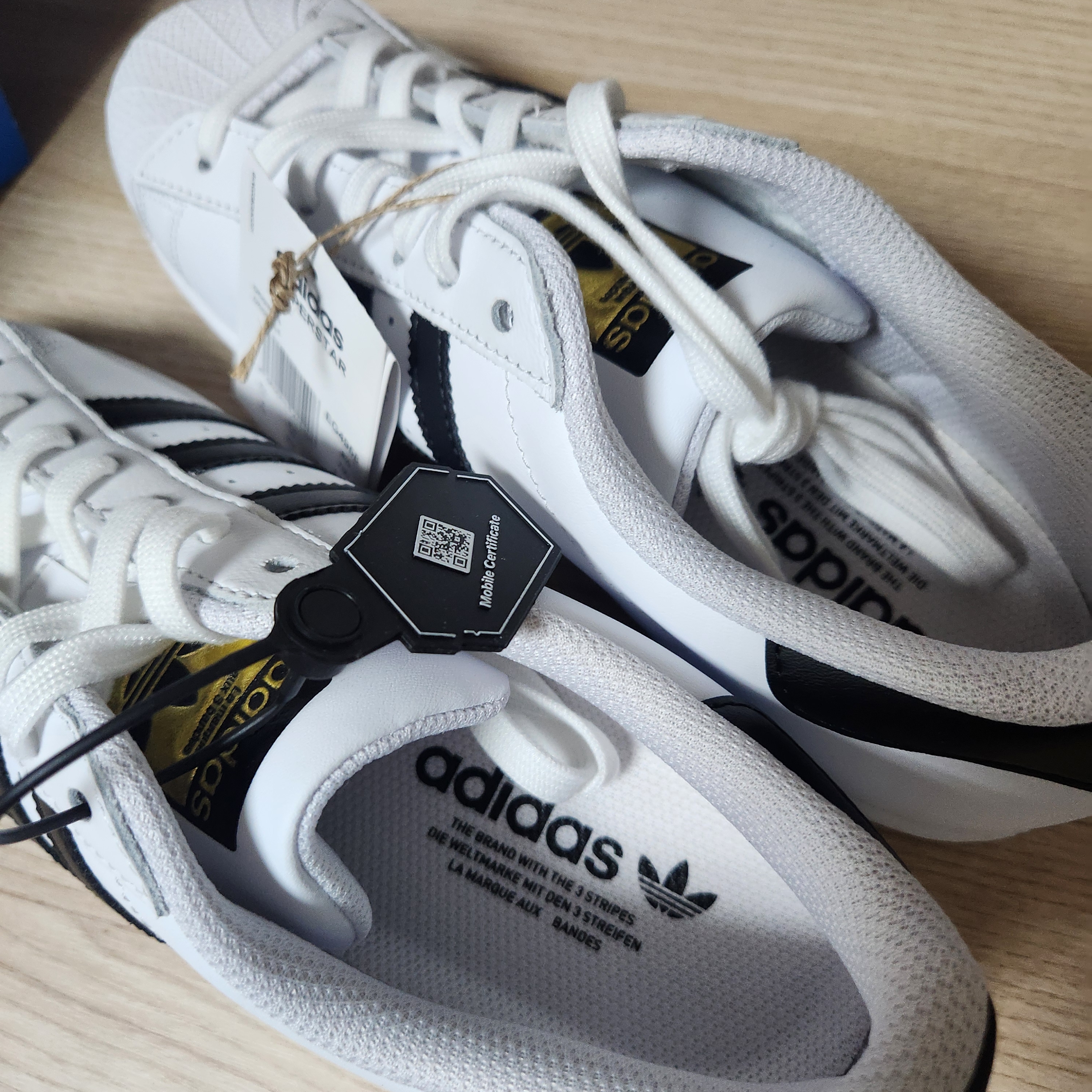 Adidas Superstar White Black 착용 스타일 - 2