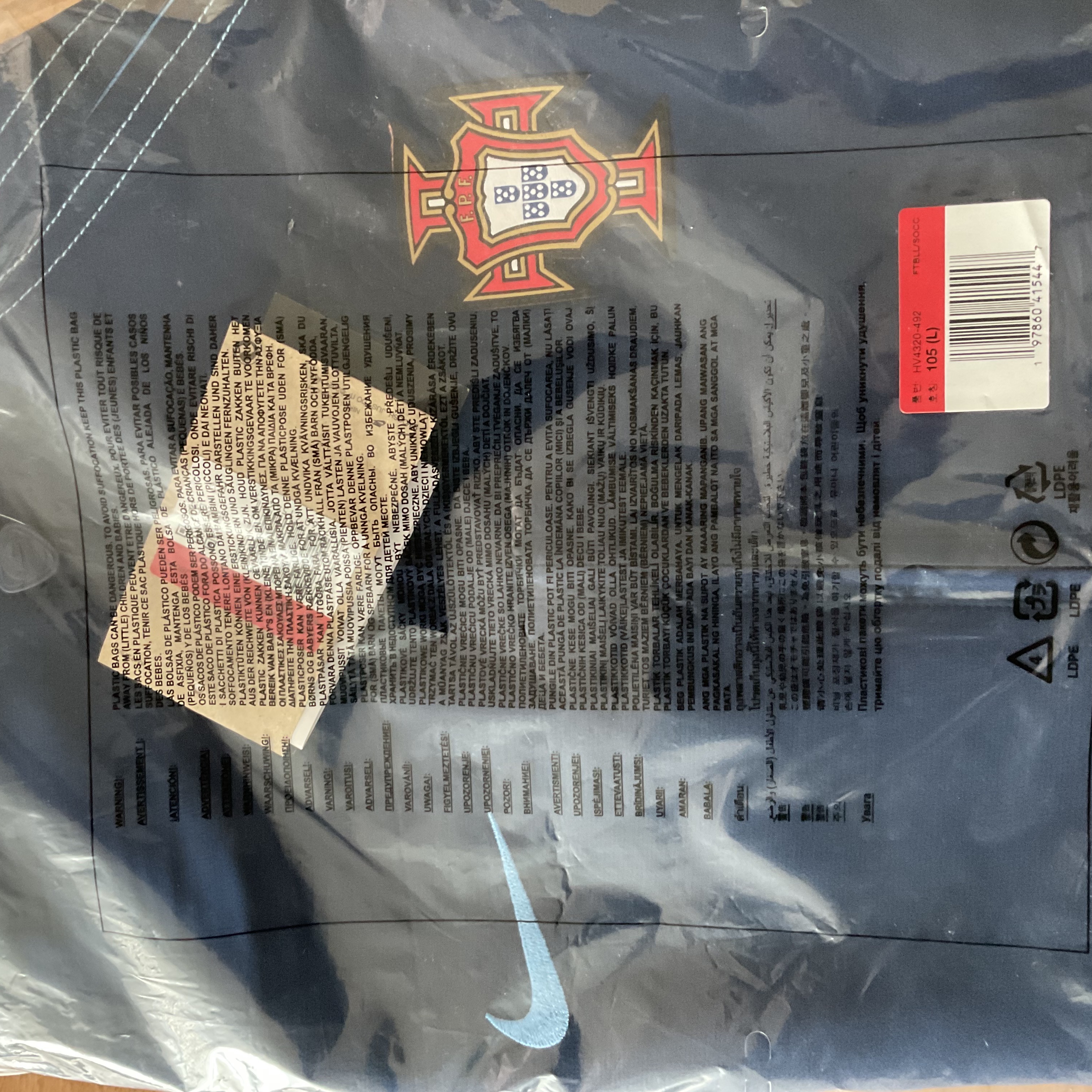 Nike Portugal 2004 Retro Soccer Replica Track Jacket Blue Void (HV4320-492) 착용 스타일 - 1