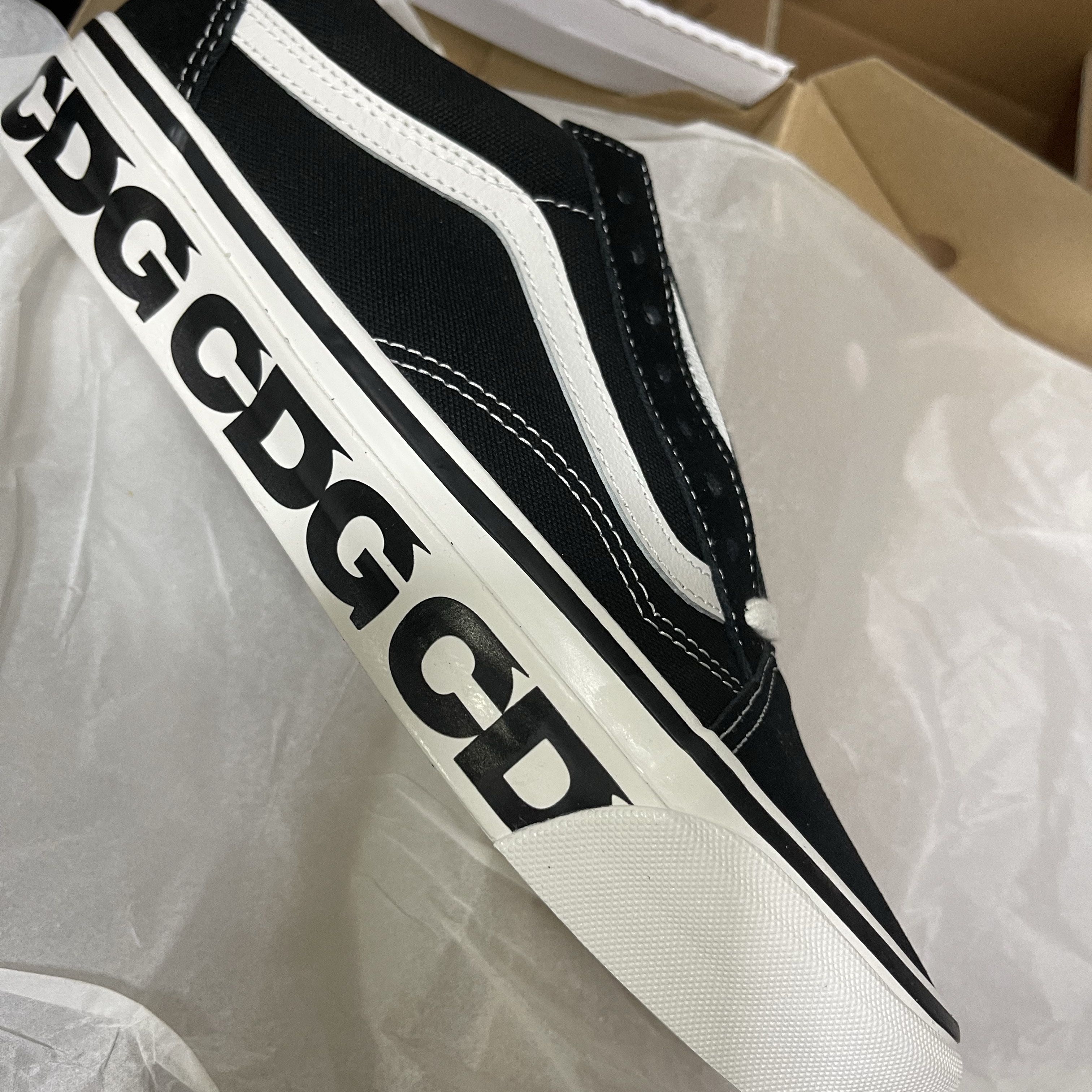 Vans x CDG OTW Old Skool Black 착용 스타일 - 1