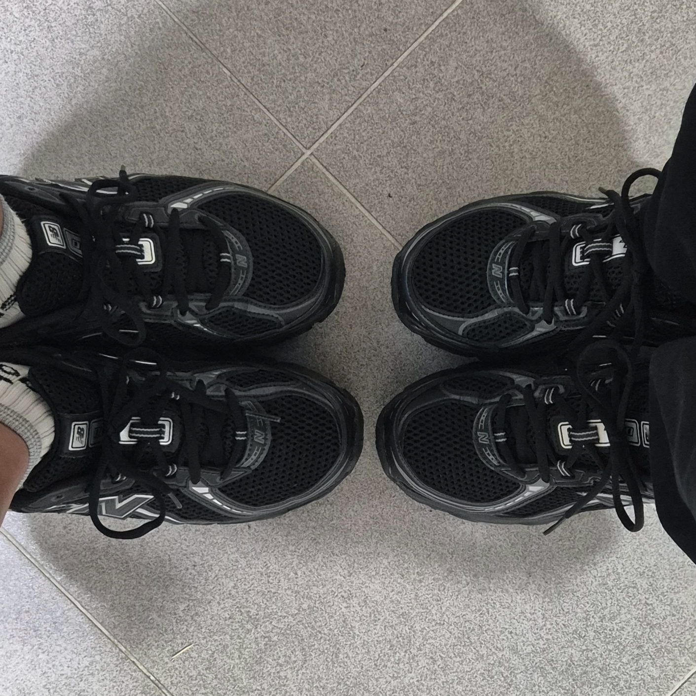 New Balance 740v2 Black Silver Metallic 착용 스타일