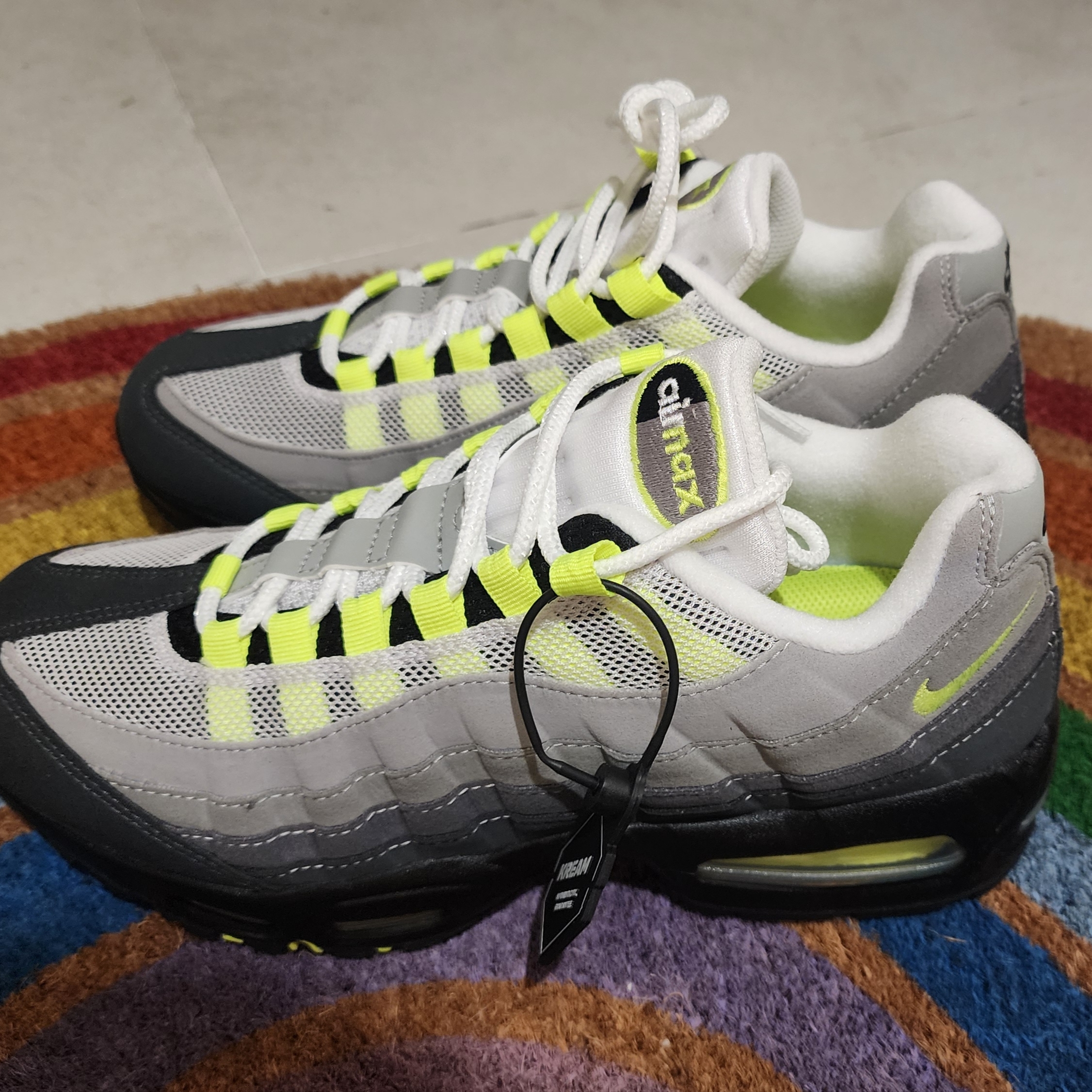 Nike Air Max 95 OG Neon 착용 스타일