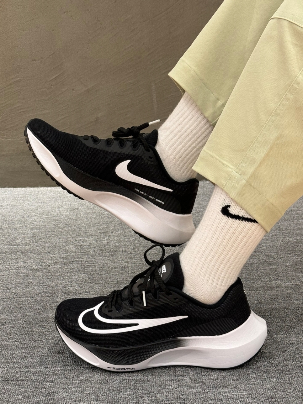 Nike Zoom Fly 5 Black White 착용 스타일