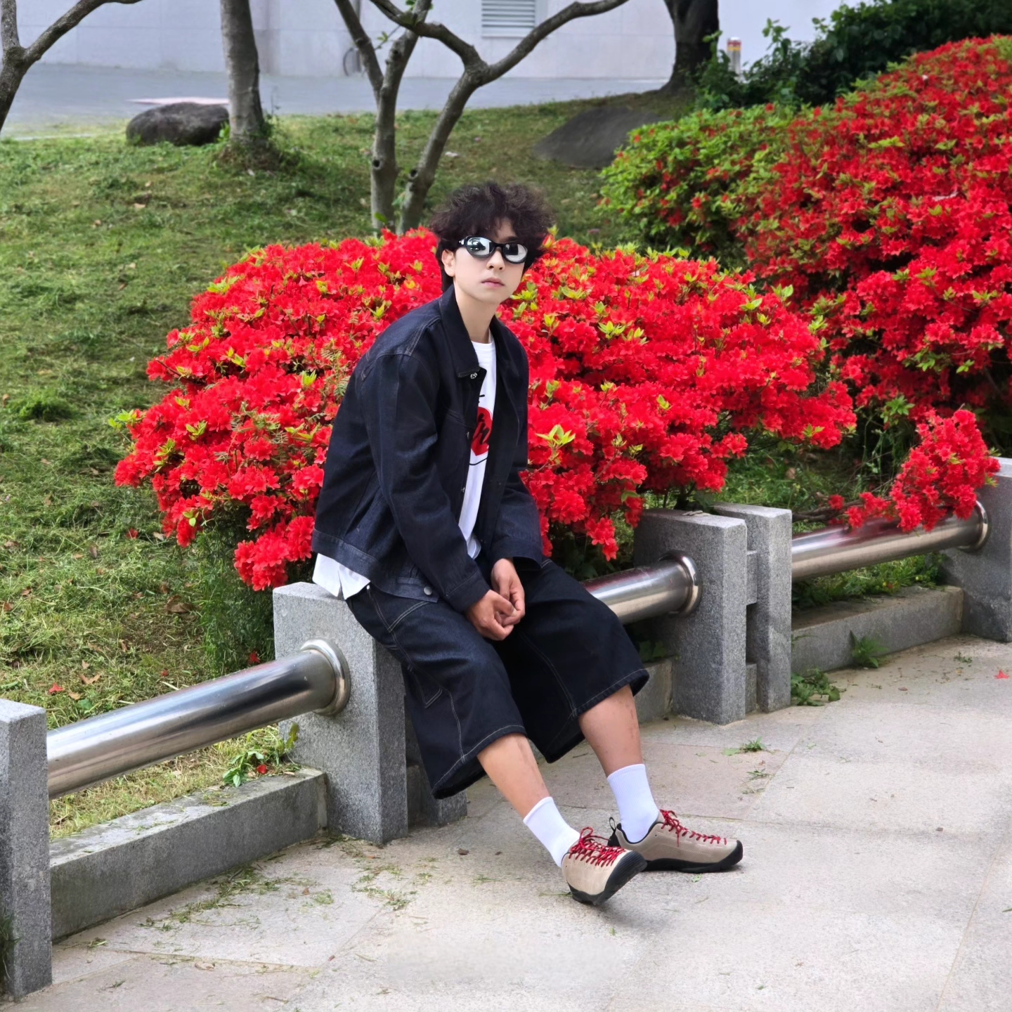 Keen Jasper Suede Sneakers Silver Mink 착용 스타일 - 3