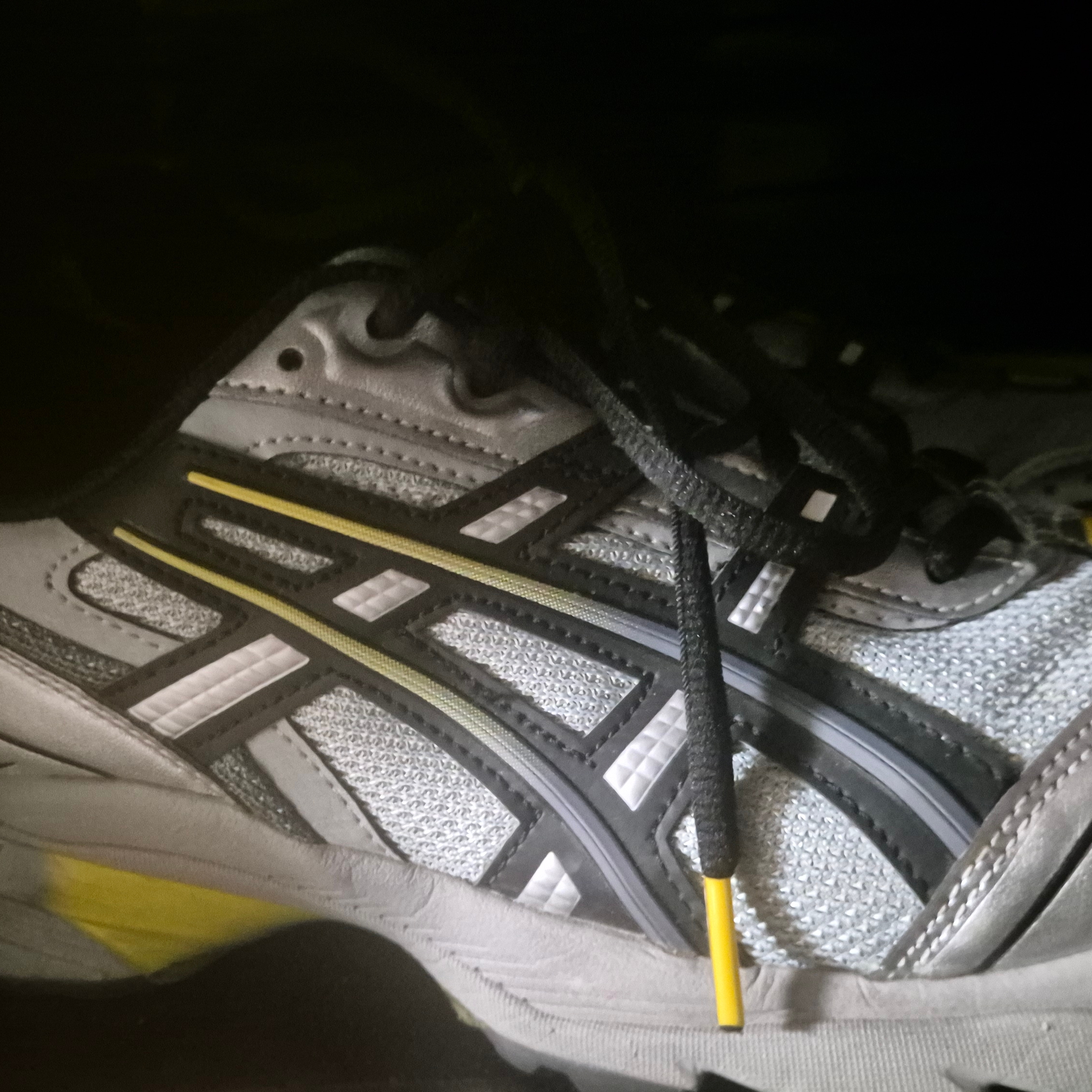 Asics Gel-1090 Mid Grey Black 착용 스타일