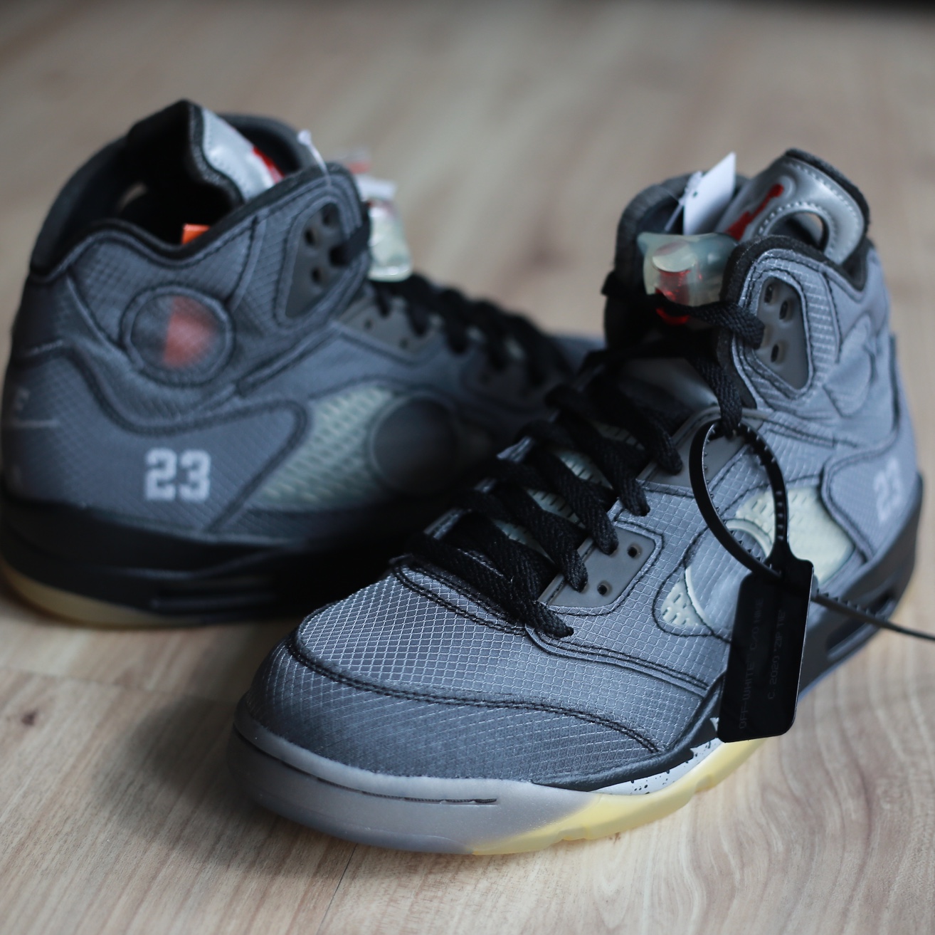 Jordan 5 x Off-White Retro SP Black Muslin 착용 스타일