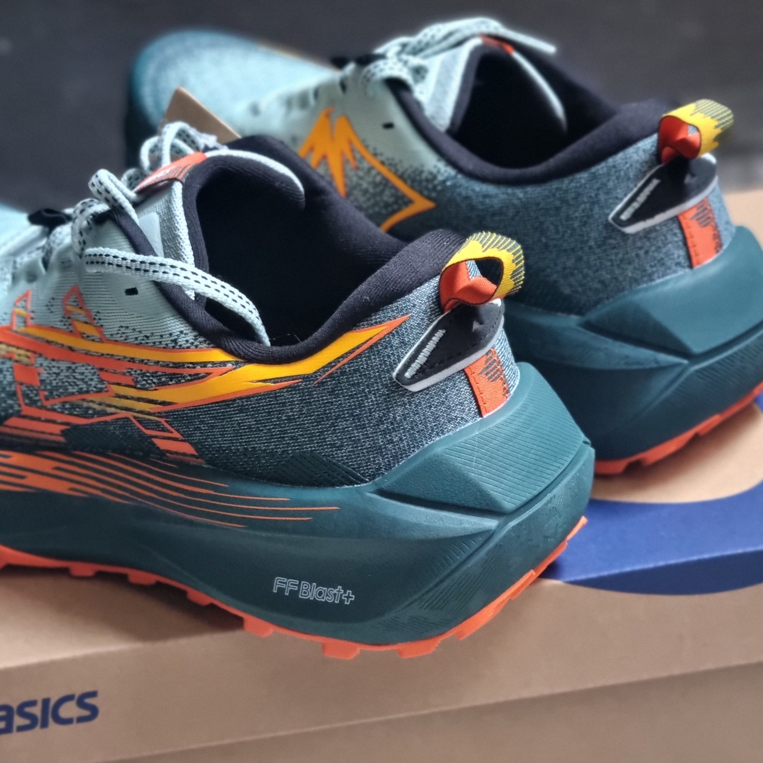 Asics Trabuco Max 4 Cold Moss Nova Orange 착용 스타일