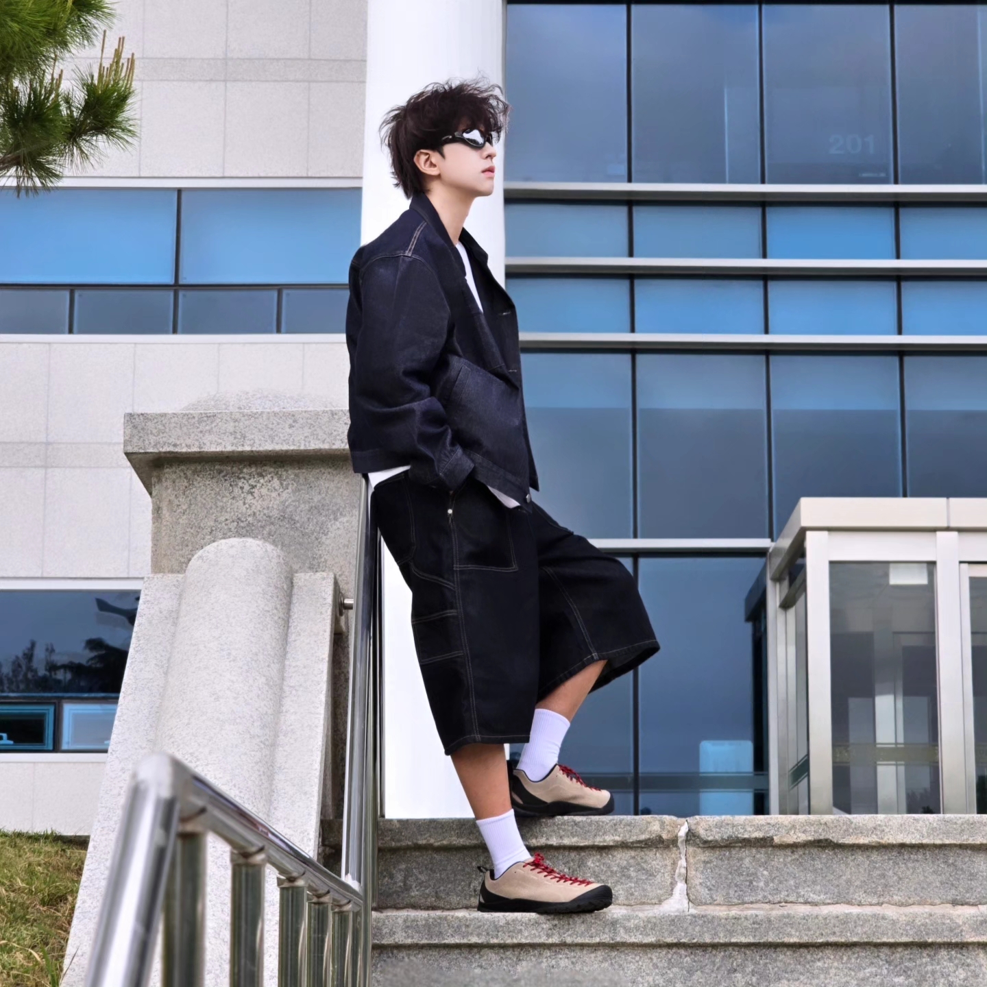 Keen Jasper Suede Sneakers Silver Mink 착용 스타일 - 5