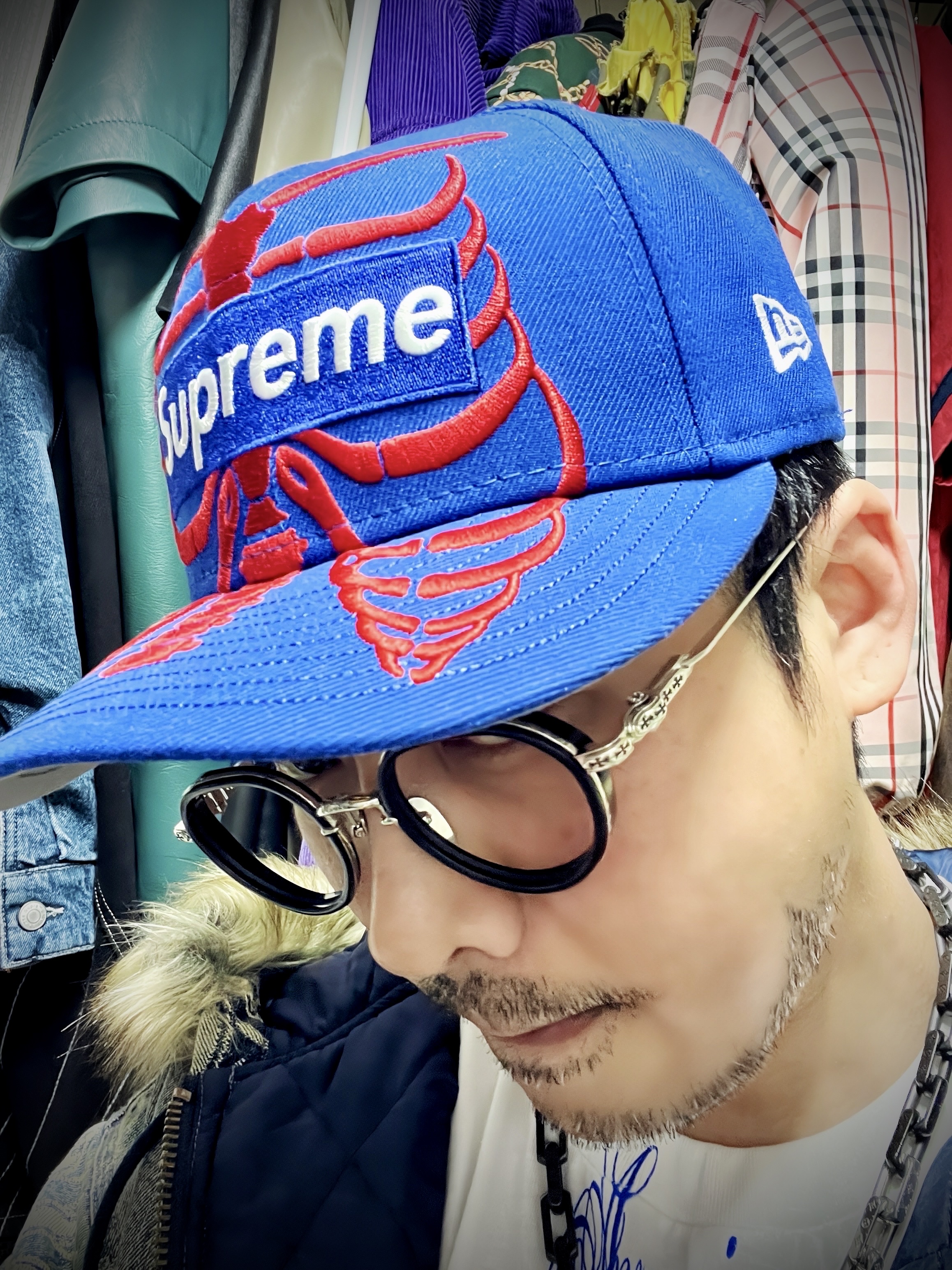 Supreme Bandana Jacquard Denim Hooded Work Jacket Blue - 25SS, Supreme Announcing T-Shirt White - 25SS 착용 스타일 - 3