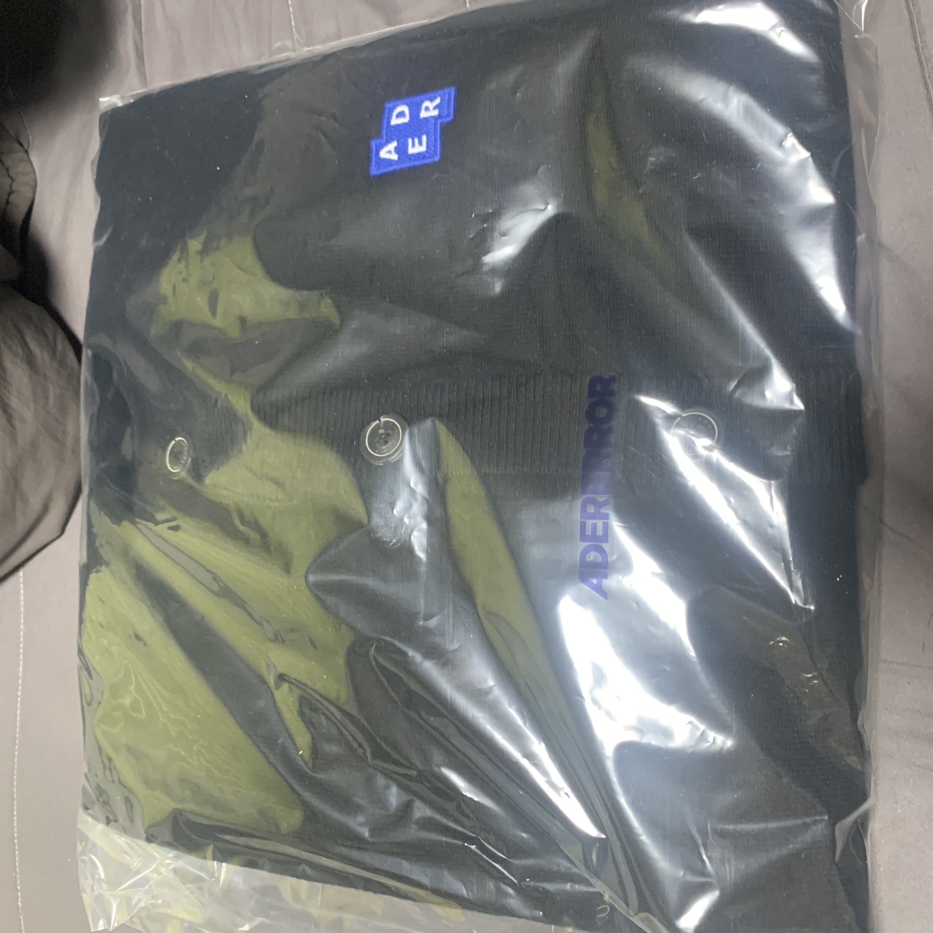 Ader Error Sig; TRS/BL Tag Cardigan 02 Black 착용 스타일