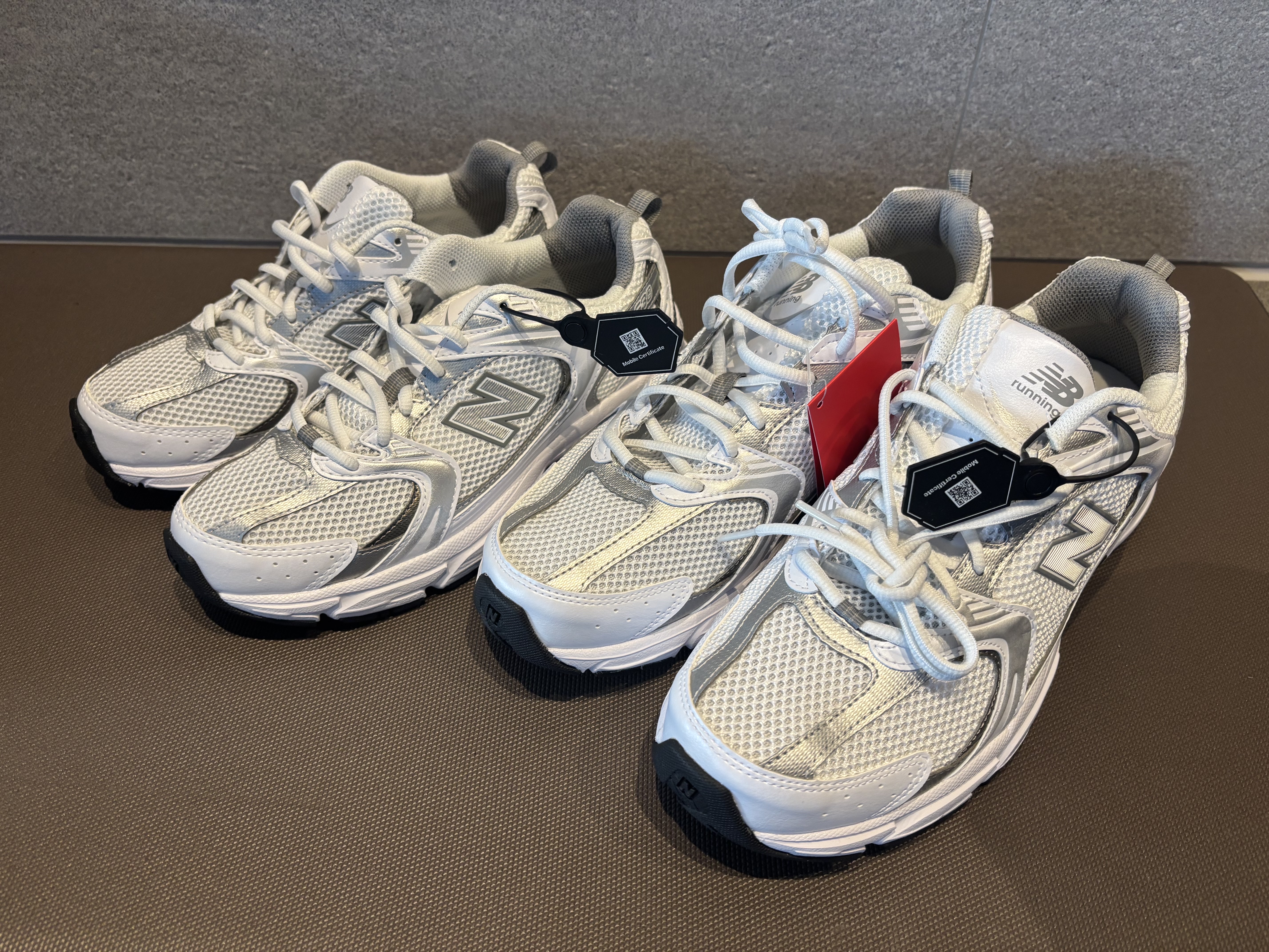 New Balance 530 White Silver 착용 스타일