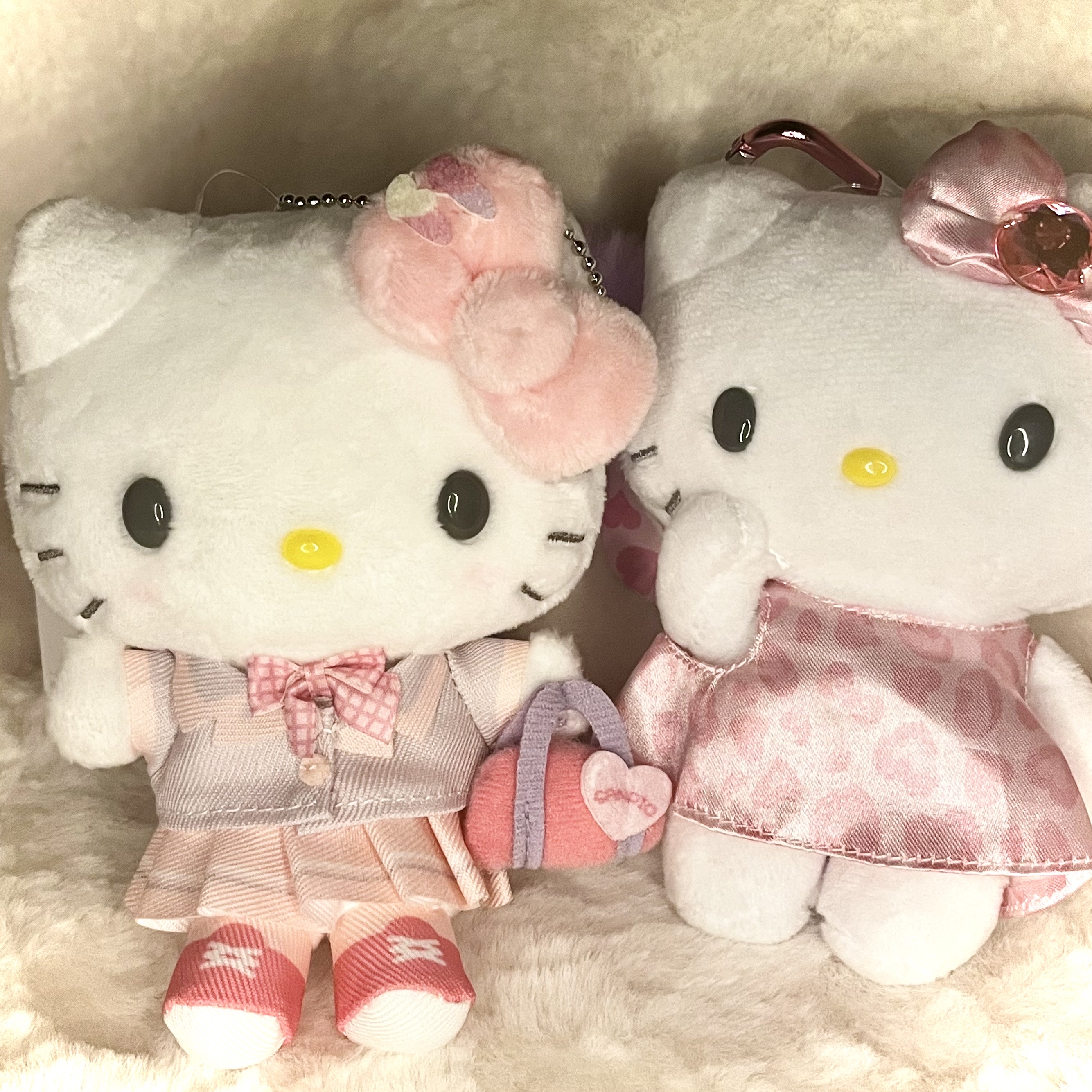 Sanrio Hello Kitty Gakuen Kirameki Club Mascot Holder, Sanrio Hello Kitty Our Heisei Pop Design Series Mascot Key Holder 착용 스타일 - 3