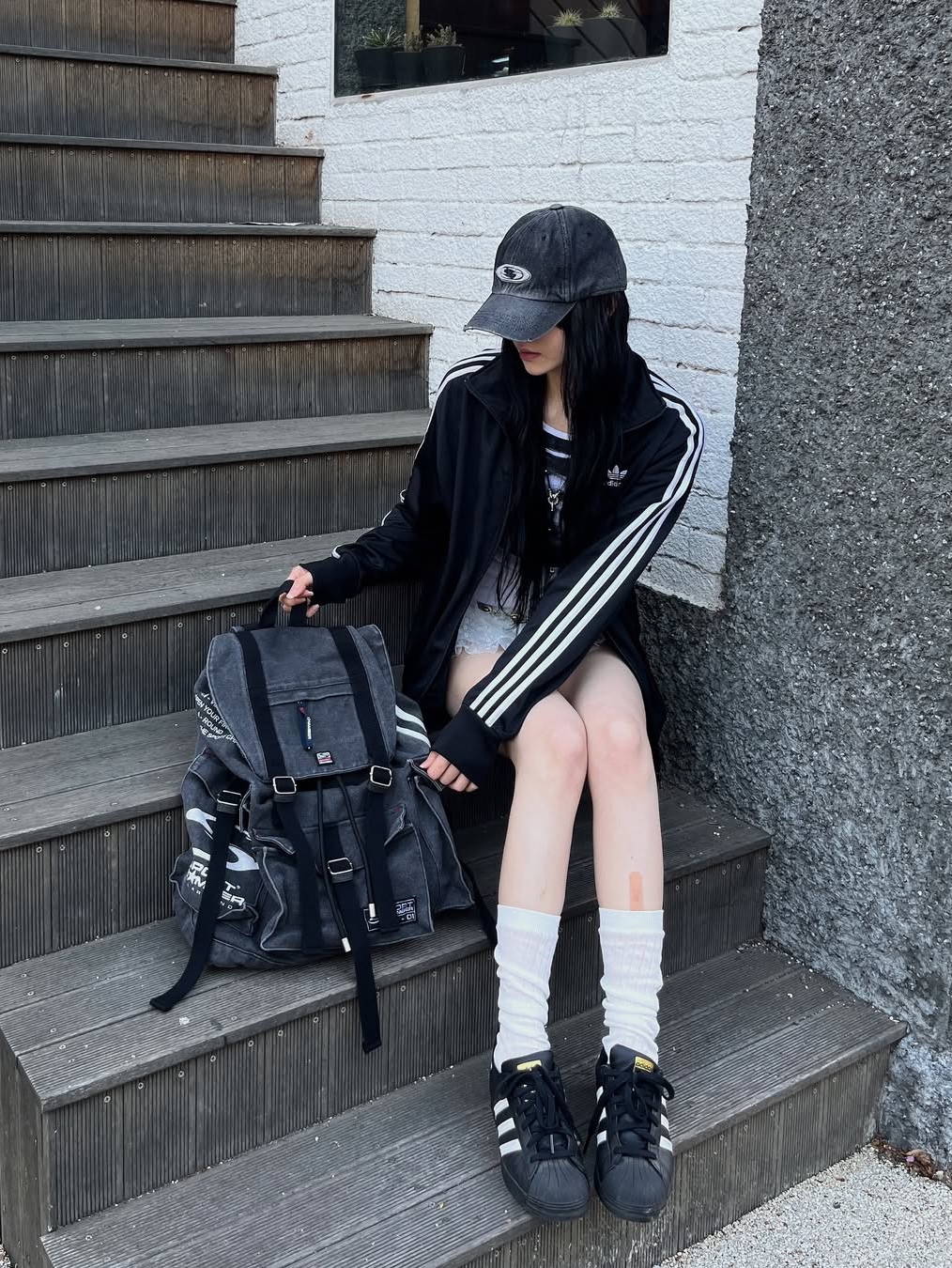 SPORT CHAMBER SC Sporty Rucksack Charcol, Adidas Superstar Core Black White 착용 스타일 - 1