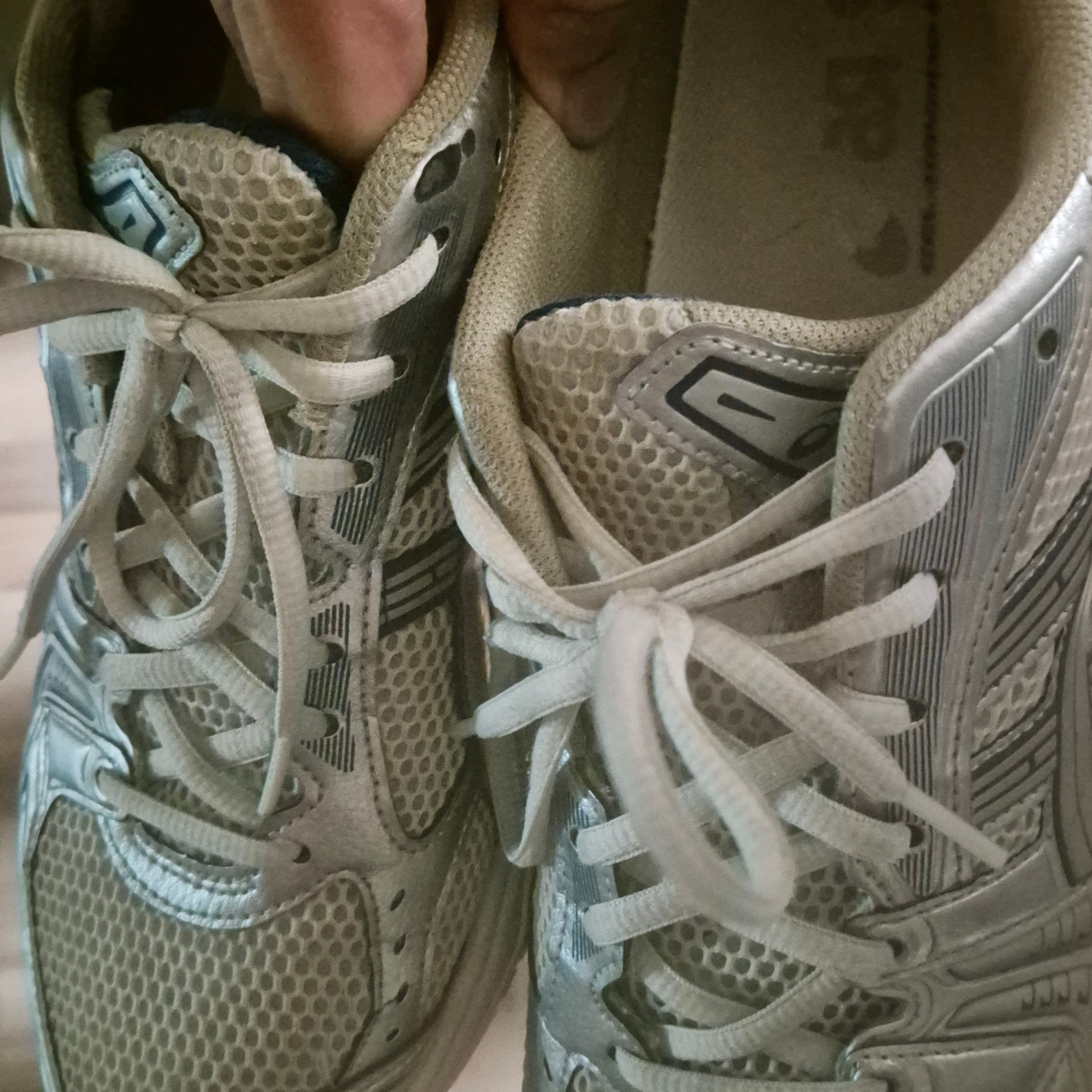 Asics Gel-Kayano 14 Cream Pure Silver 착용 스타일