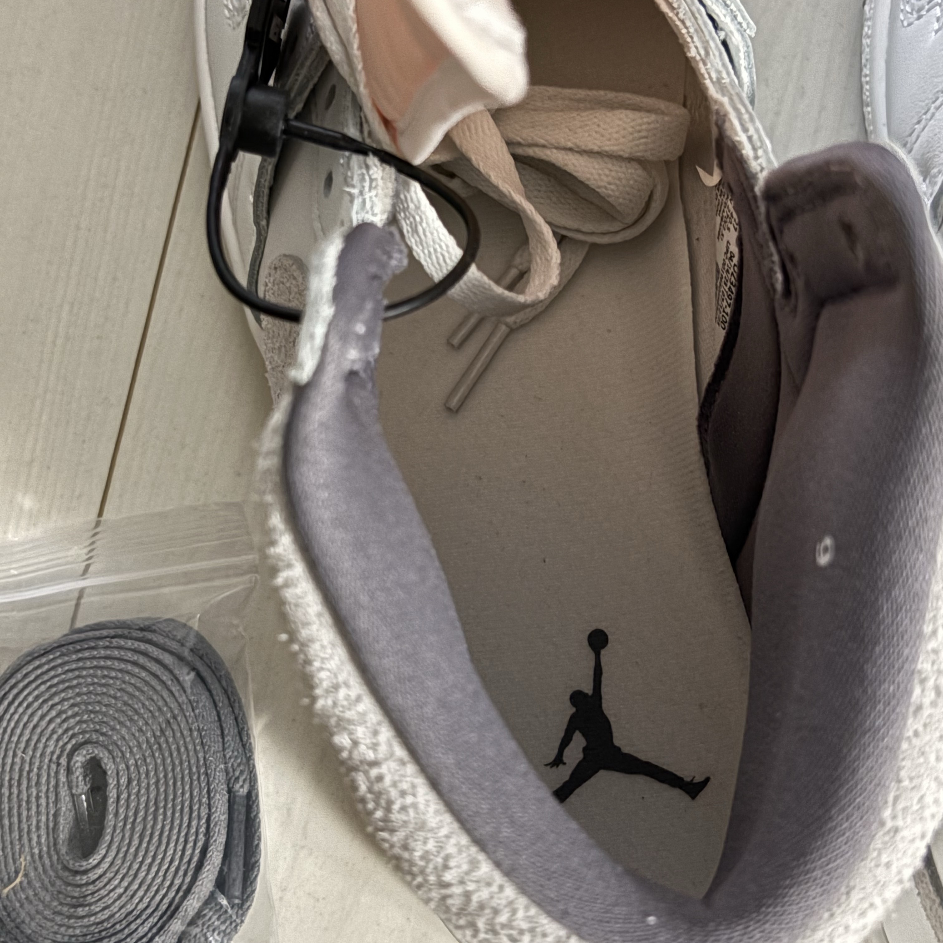 Jordan Air Ship PE SP Summit White Gunsmoke, Jordan 1 Retro High OG Light Smoke Grey 착용 스타일 - 4