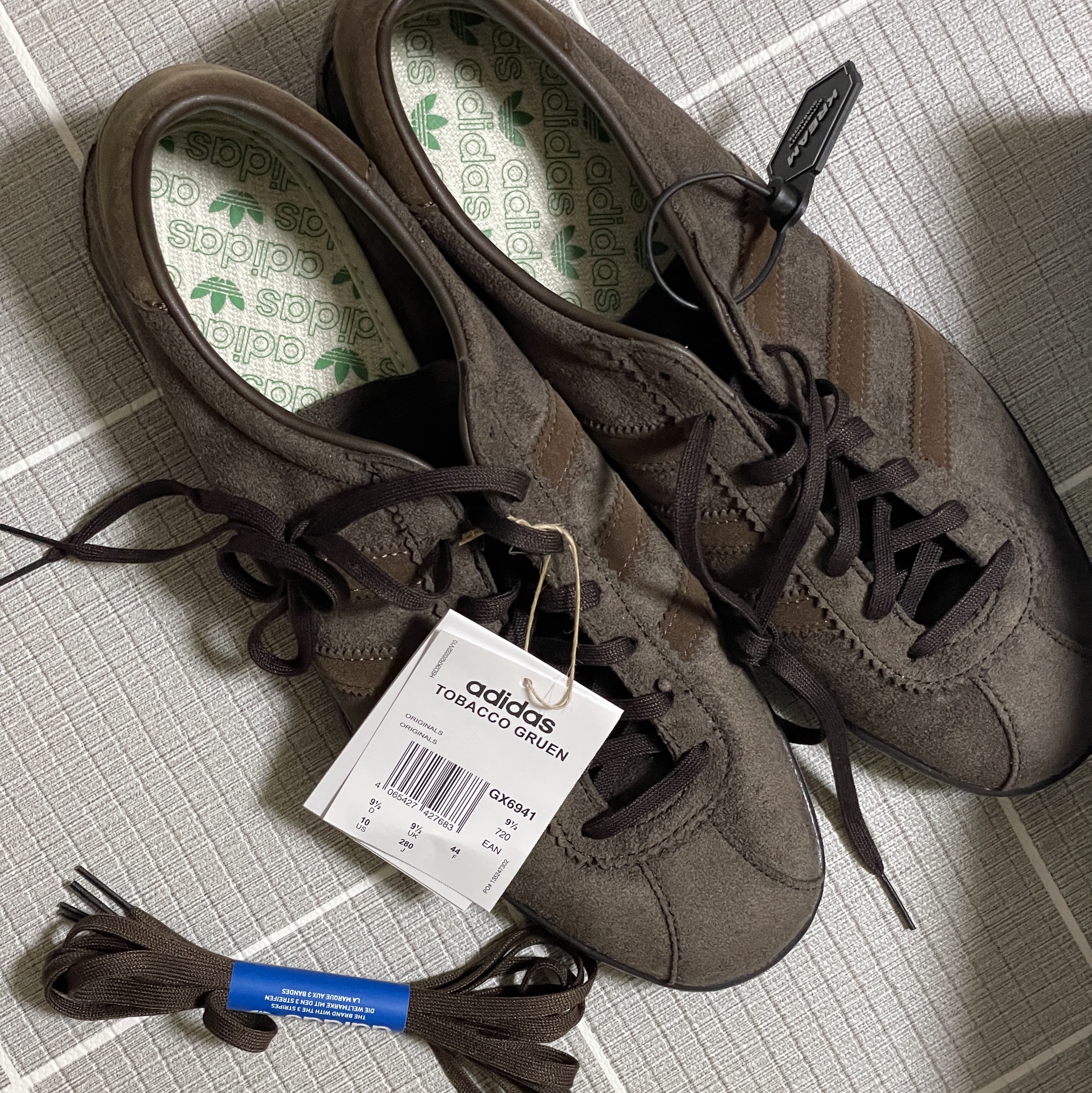 Adidas Tobacco Gruen Dark Brown 착용 스타일 - 1