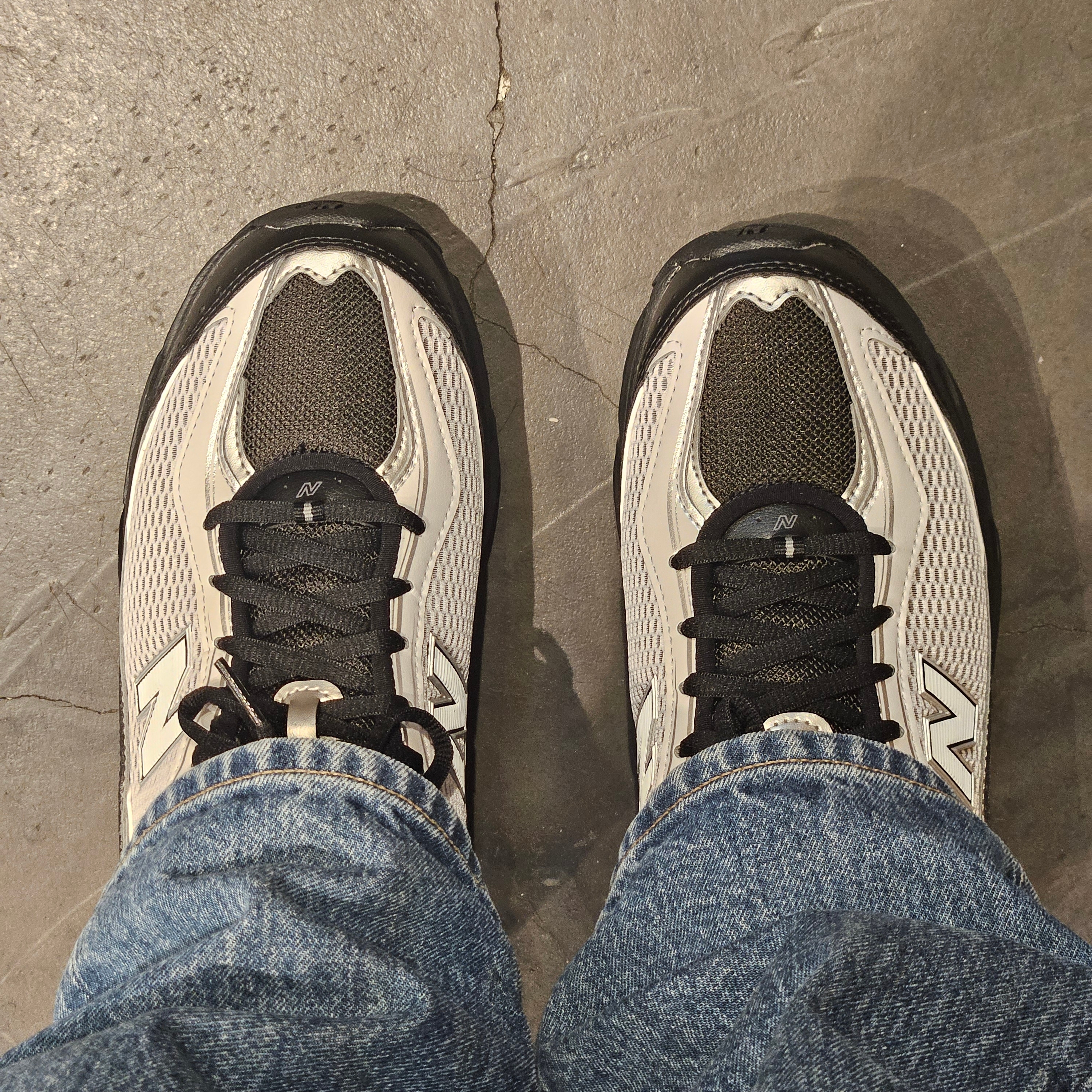 New Balance 509 Black Gray 착용 스타일 - 2