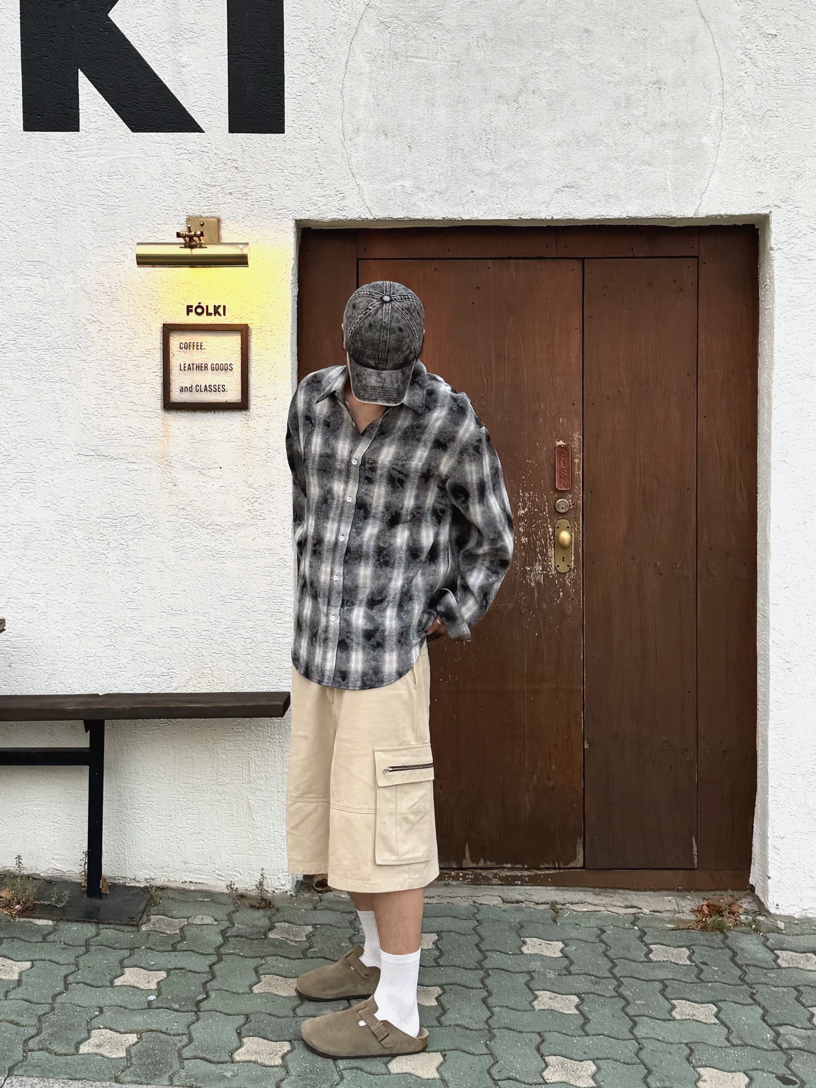Permanent Archive Burmuda Cargo Pants Beige, Birkenstock Boston Suede Leather Taupe - Narrow 착용 스타일