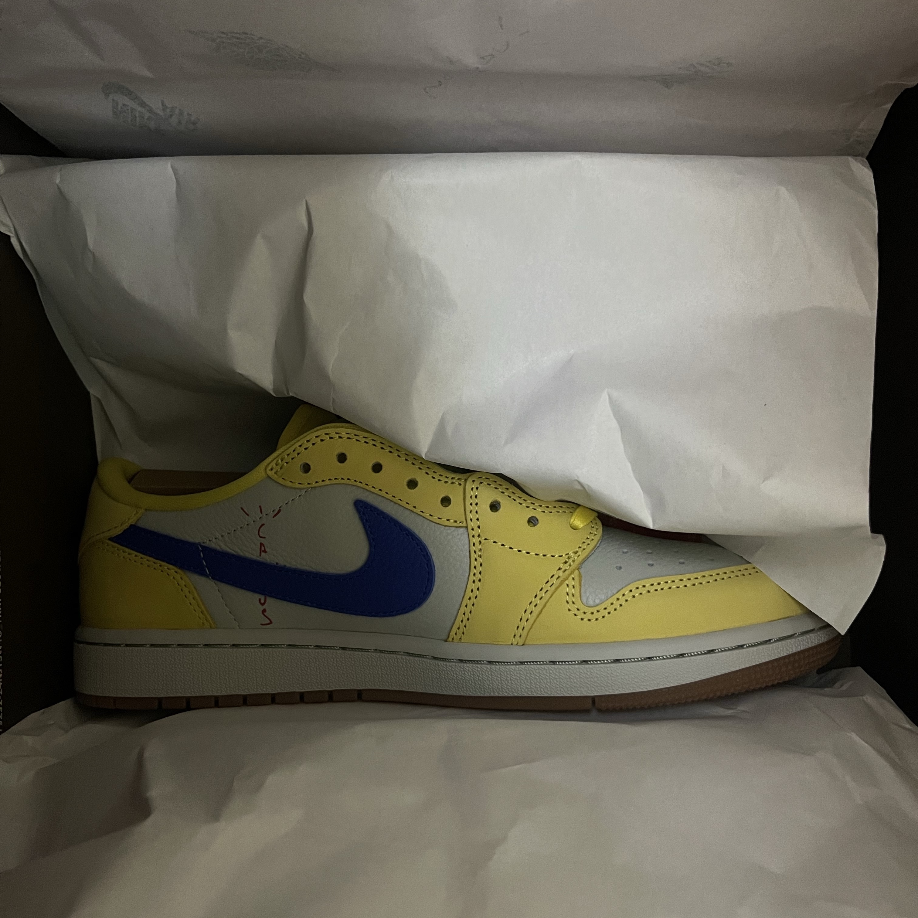 (W) Jordan 1 x Travis Scott Retro Low OG SP Canary 착용 스타일 - 1