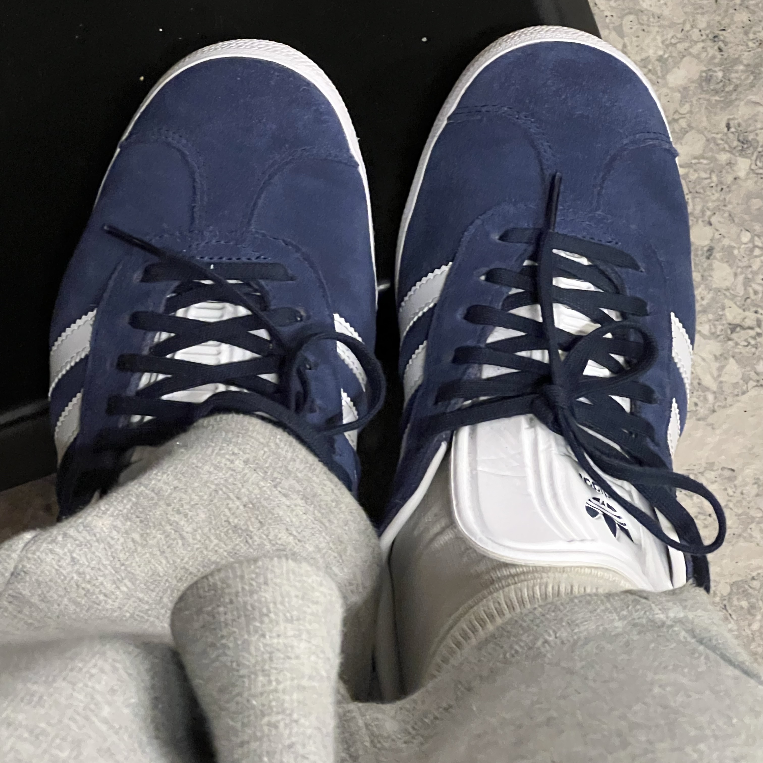 Adidas Gazelle Collegiate Navy 착용 스타일 - 2
