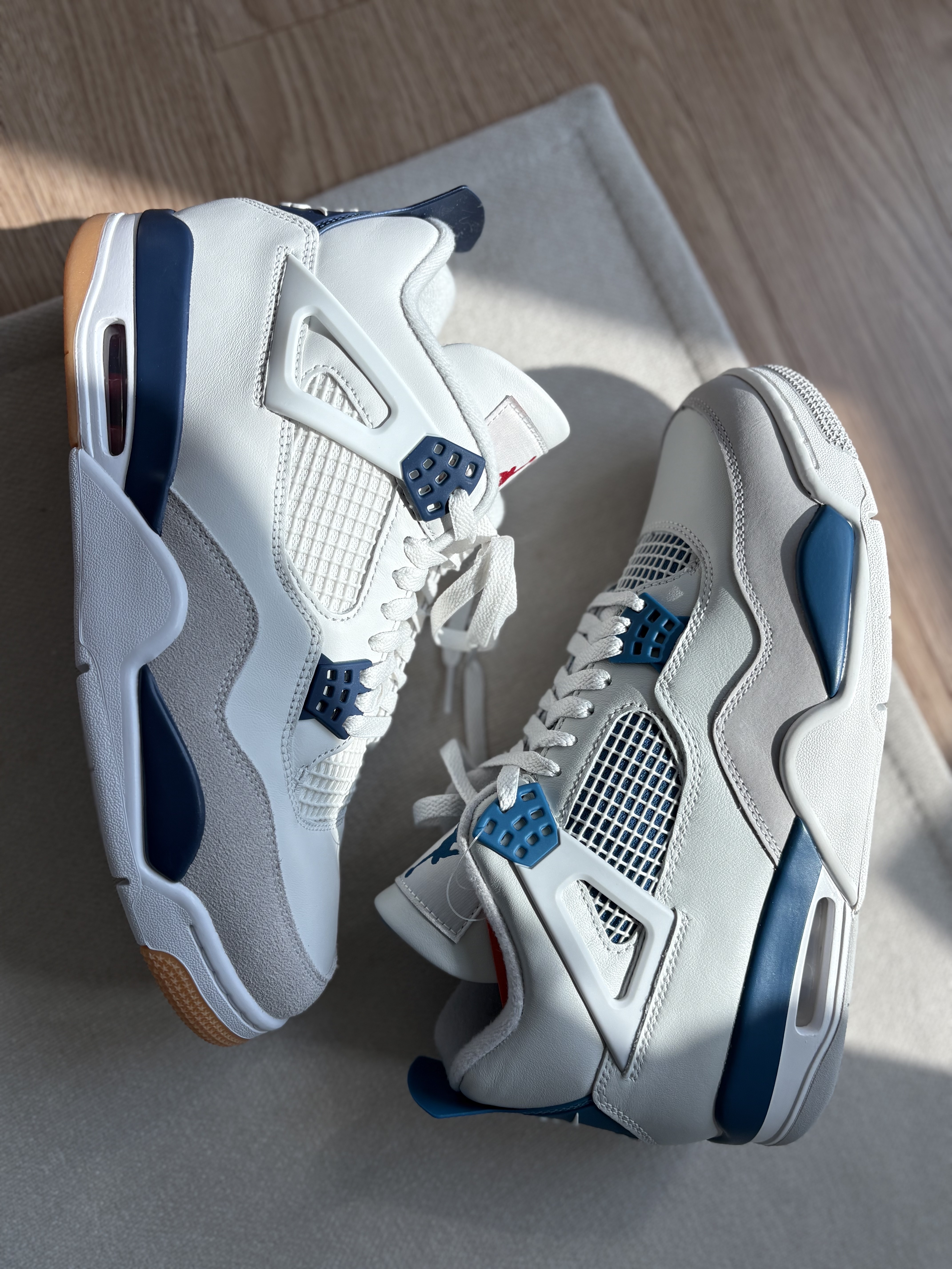 Jordan 4 Retro Industrial Blue, Jordan 4 x Nike SB Retro SP Navy 착용 스타일 - 3