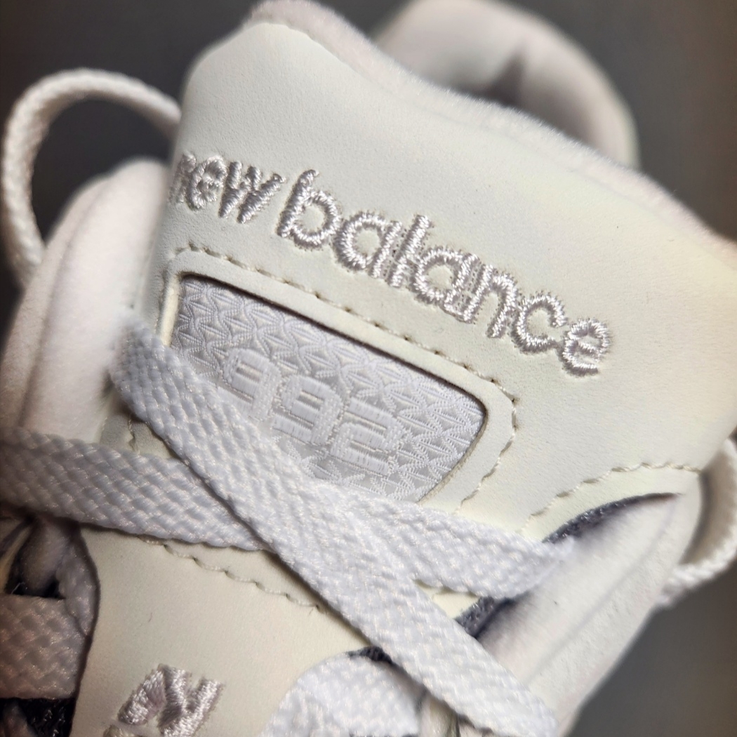 New Balance 992 Made in USA Core White Reflection 착용 스타일 - 3