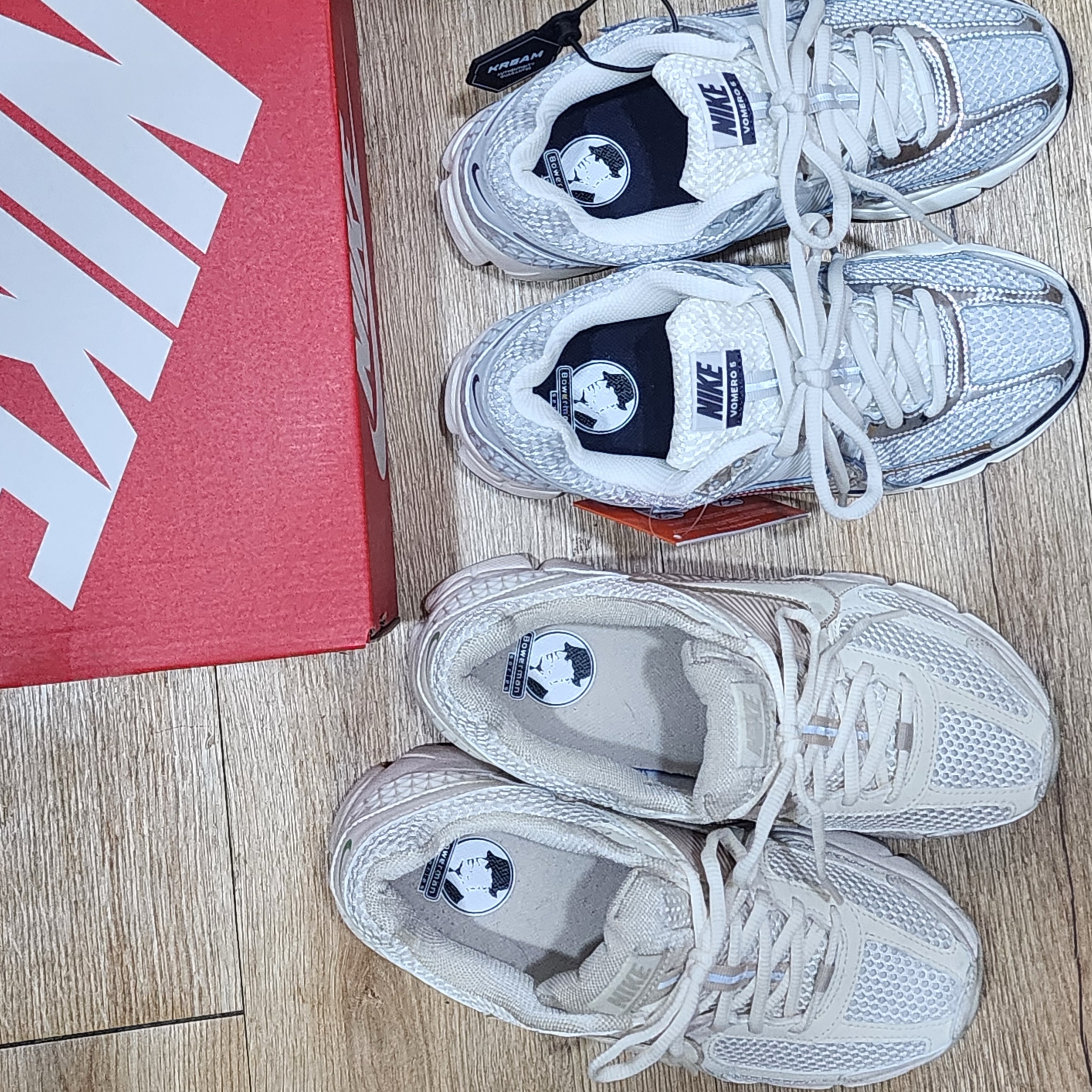 (W) Nike Zoom Vomero 5 Photon Dust and Metallic Silver 착용 스타일 - 2