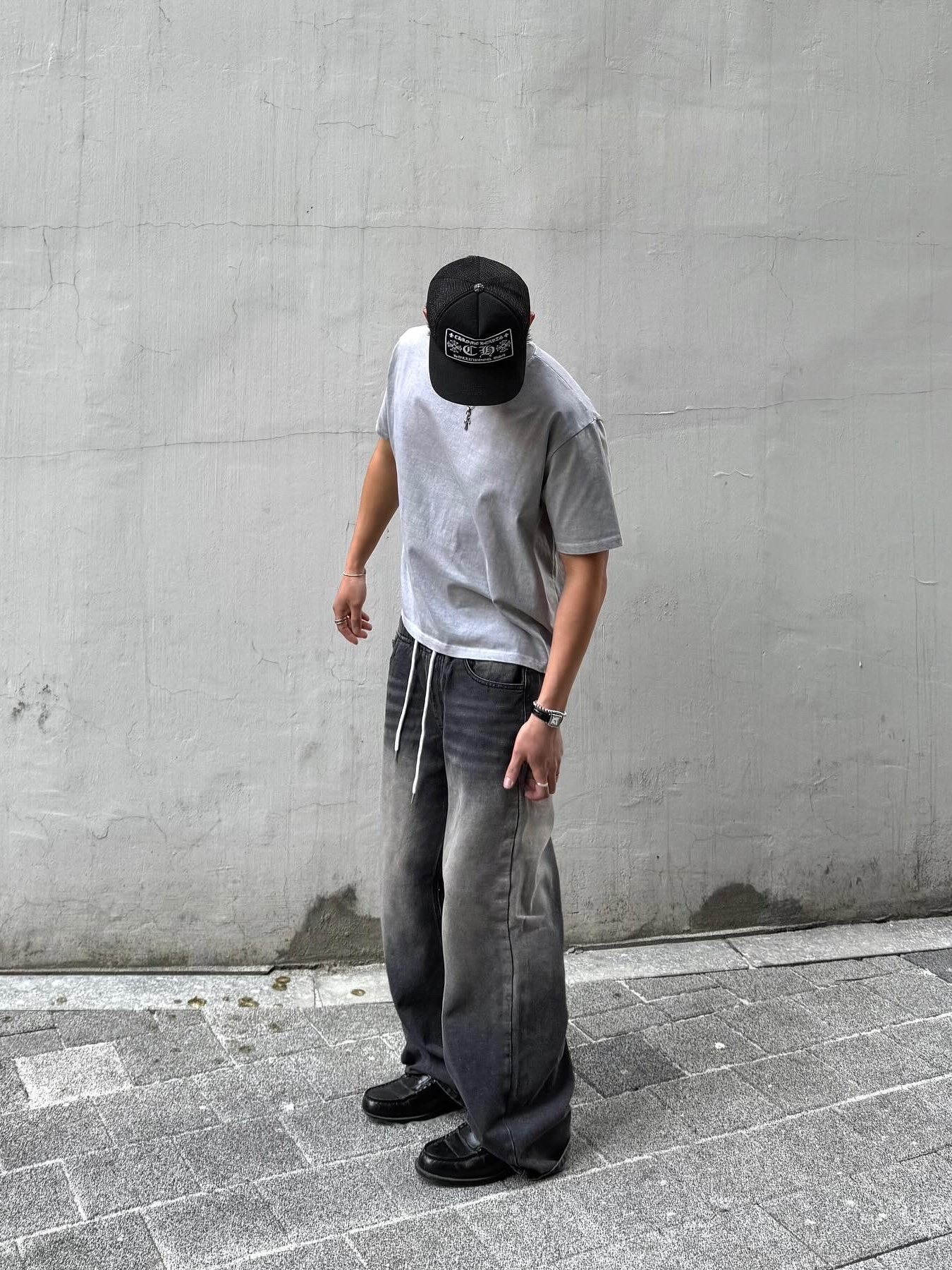 Chrome Hearts CH Hollywood Trucker Hat Black, Chrome Hearts Pills III Shiny Silver Black Plastic 착용 스타일 - 10