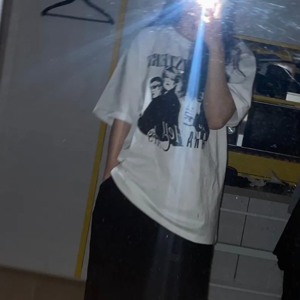 DEFYCLUBROBBERS Punk Sisters T-shirt White 착용 스타일 - 2