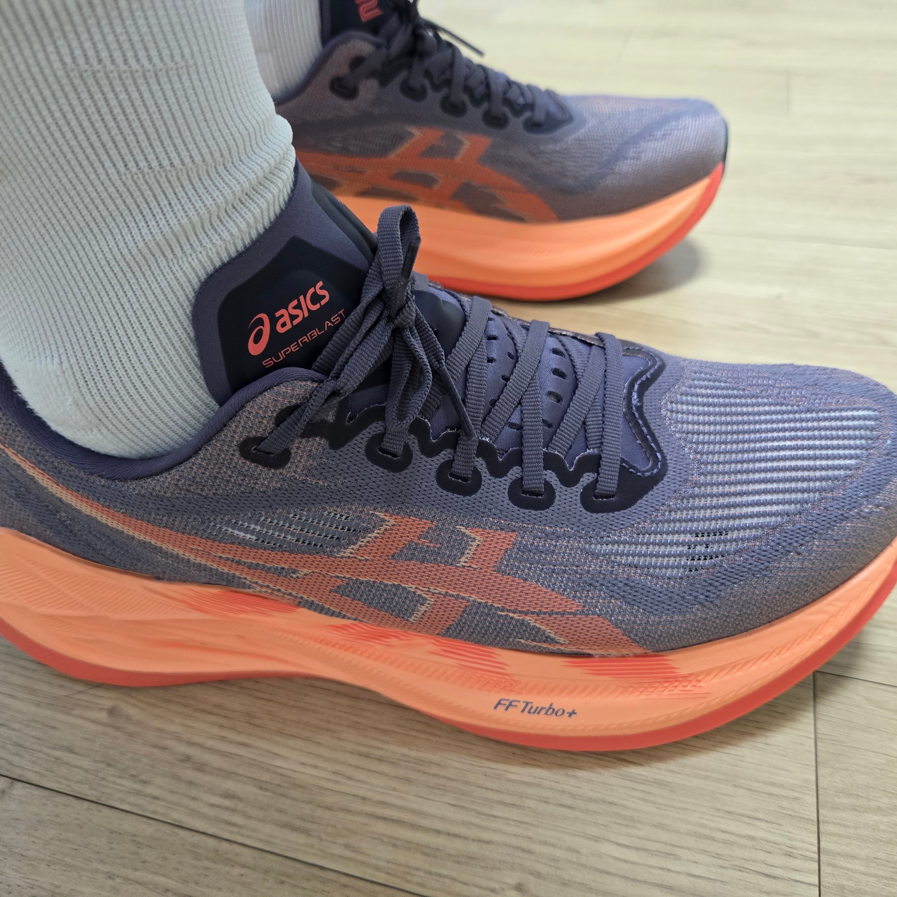 Asics Superblast 2 Greyish Purple Coral Reef 착용 스타일